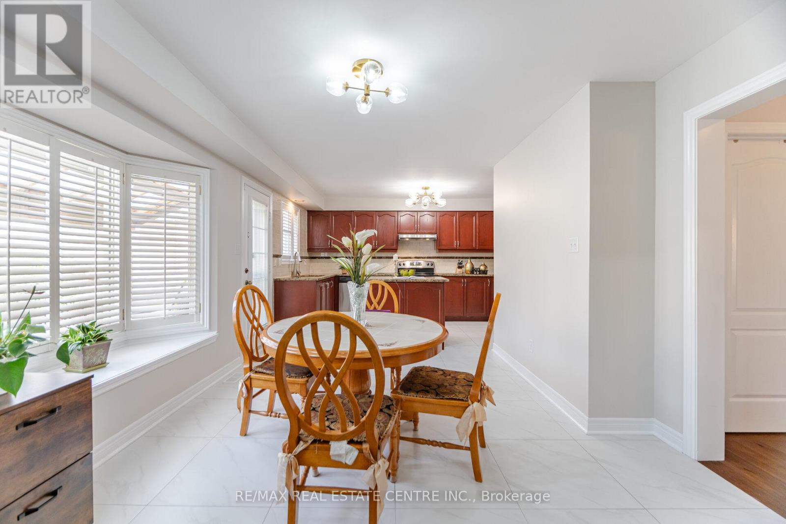 53 Wild Indigo Crescent, Brampton, Ontario  L6R 2K3 - Photo 18 - W12663820