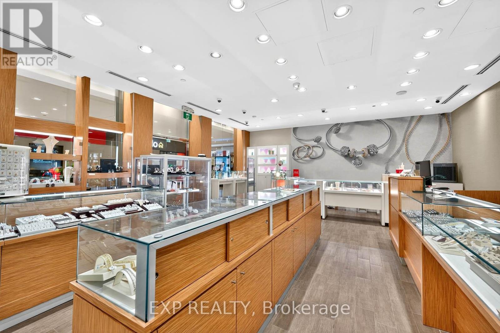 1-174 - 100 City Centre Drive, Mississauga, Ontario  L5B 2C9 - Photo 10 - W12663858