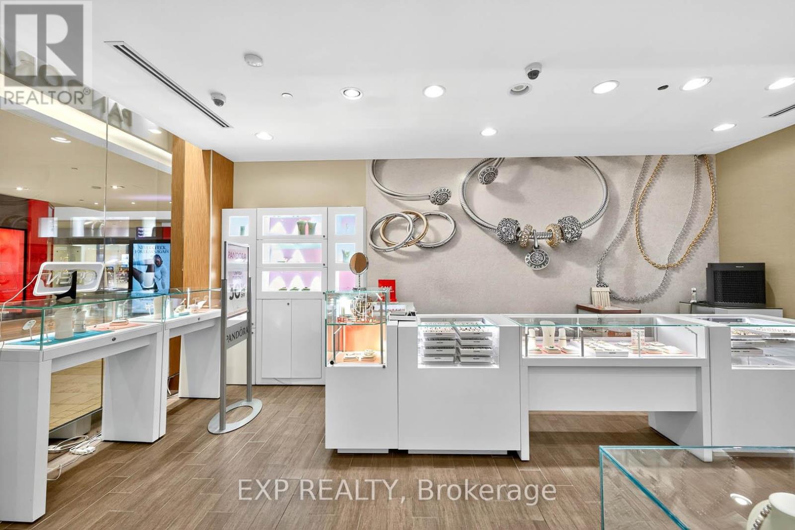 1-174 - 100 City Centre Drive, Mississauga, Ontario  L5B 2C9 - Photo 12 - W12663858