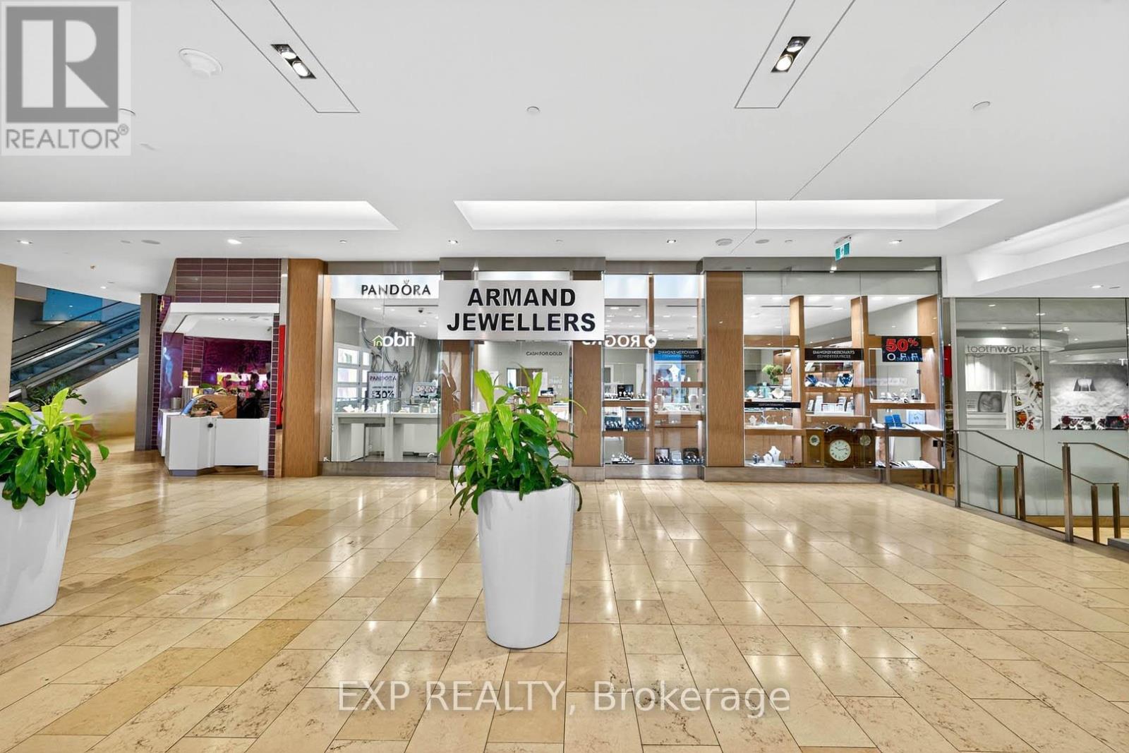 1-174 - 100 City Centre Drive, Mississauga, Ontario  L5B 2C9 - Photo 4 - W12663858