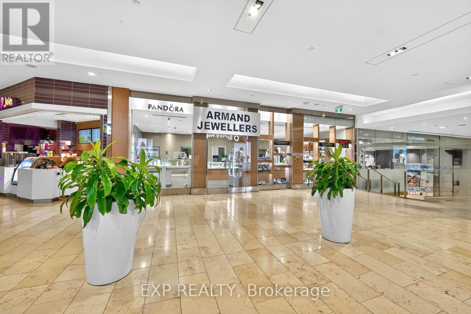 1-174 - 100 City Centre Drive, Mississauga, Ontario  L5B 2C9 - Photo 5 - W12663858