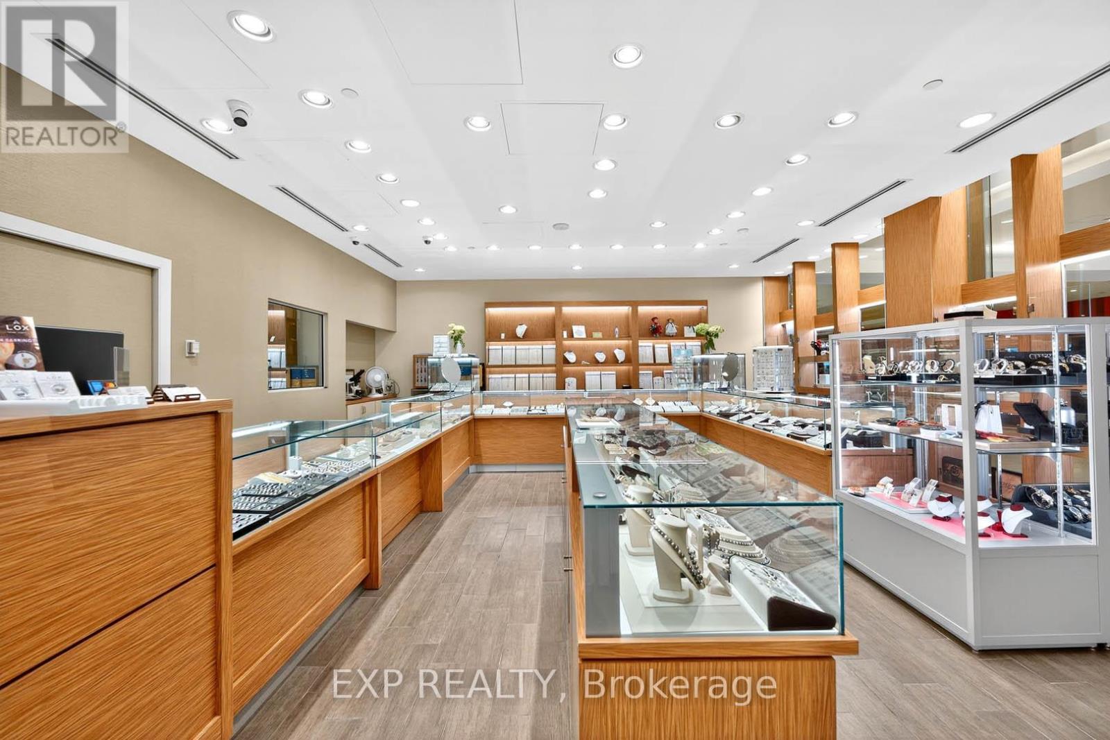 1-174 - 100 City Centre Drive, Mississauga, Ontario  L5B 2C9 - Photo 9 - W12663858