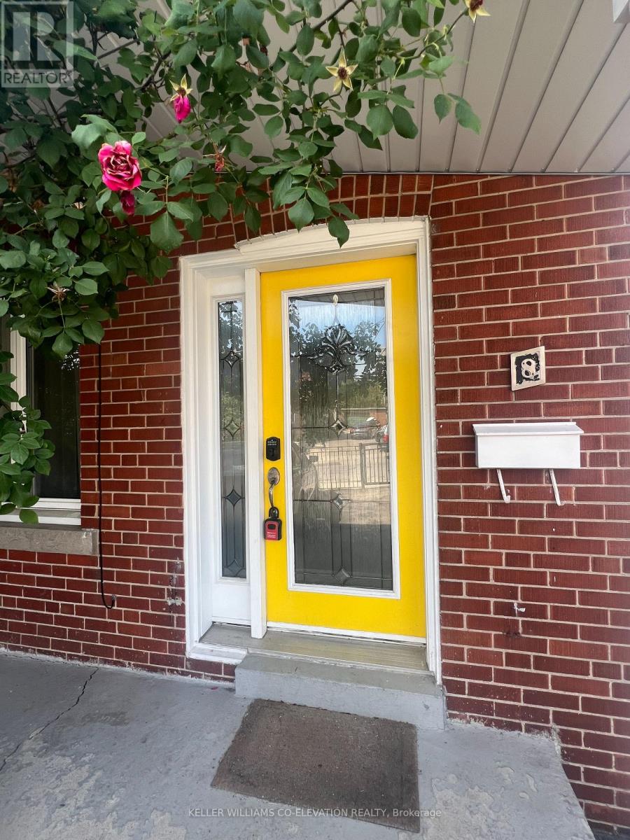 8 PORTER AVENUE, Toronto, Ontario