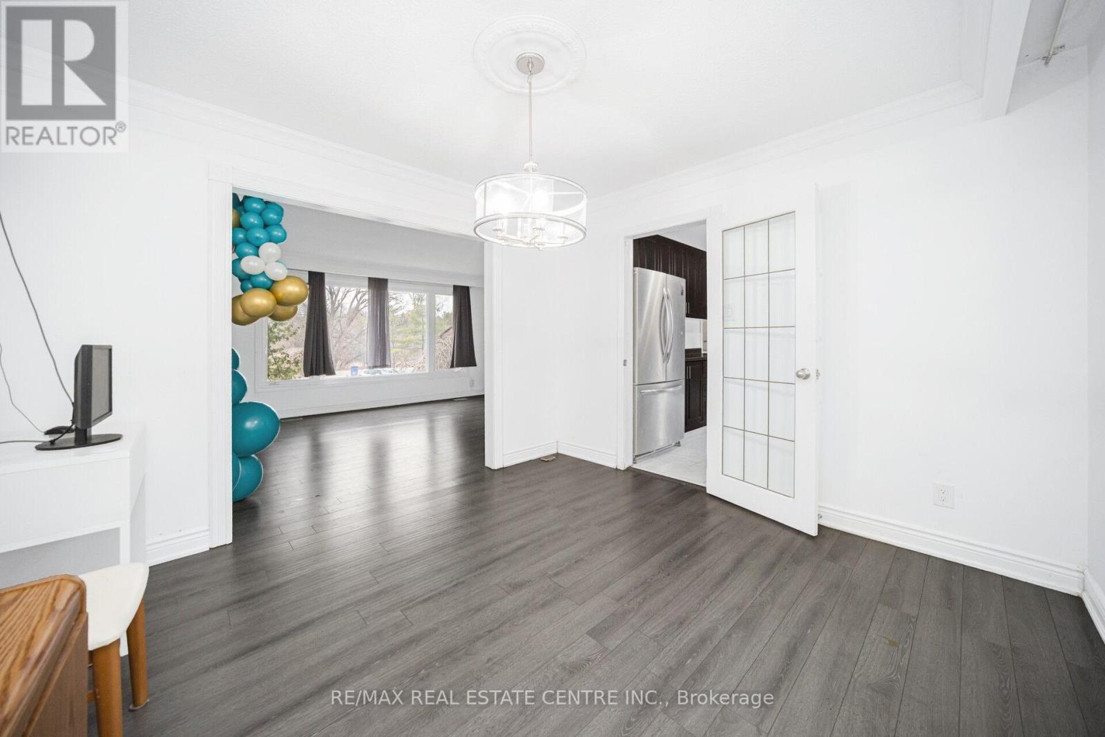 15095 Dixie Road, Caledon, Ontario  L7C 2N1 - Photo 10 - W12663864