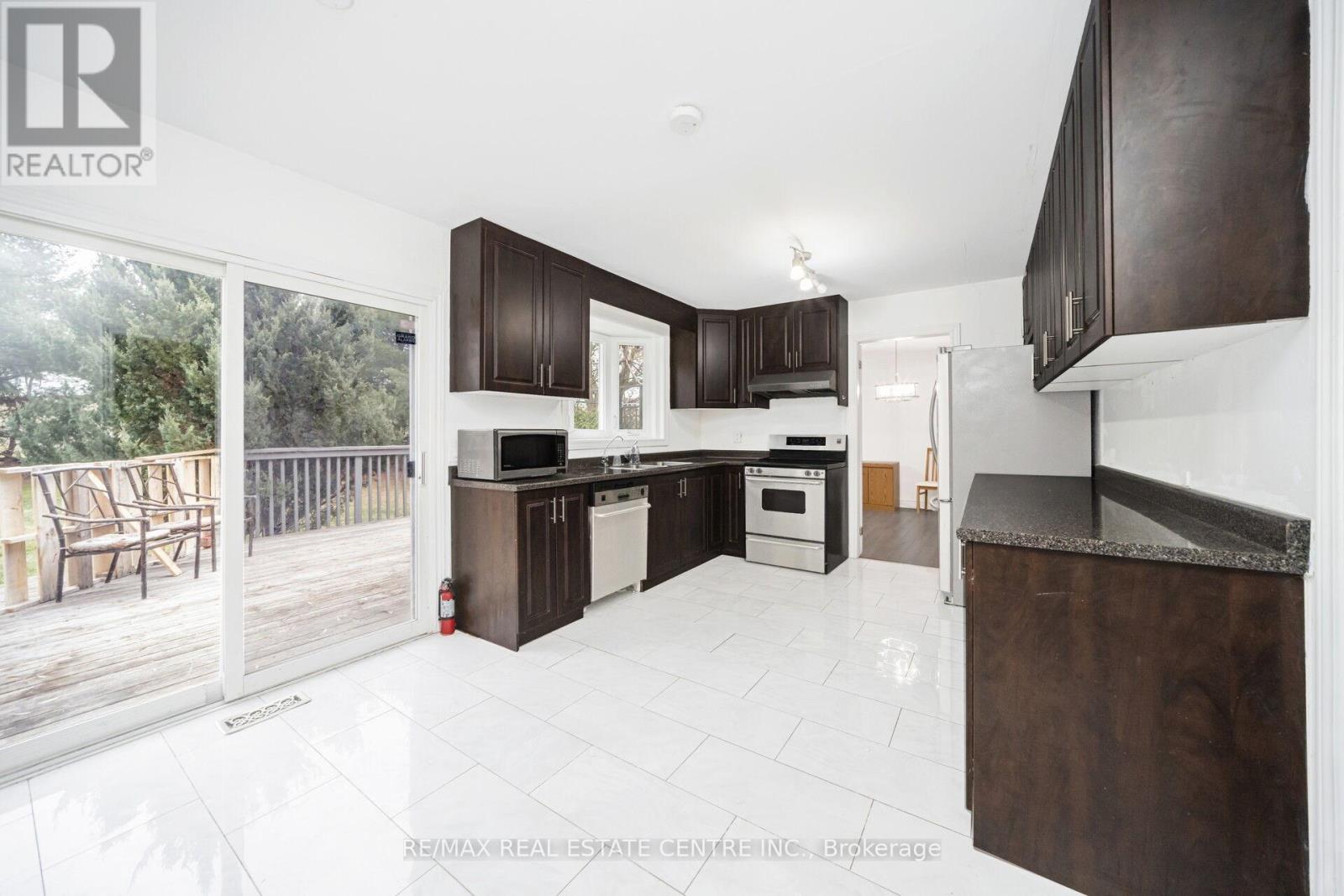 15095 Dixie Road, Caledon, Ontario  L7C 2N1 - Photo 13 - W12663864