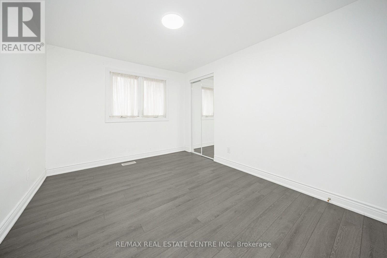 15095 Dixie Road, Caledon, Ontario  L7C 2N1 - Photo 18 - W12663864