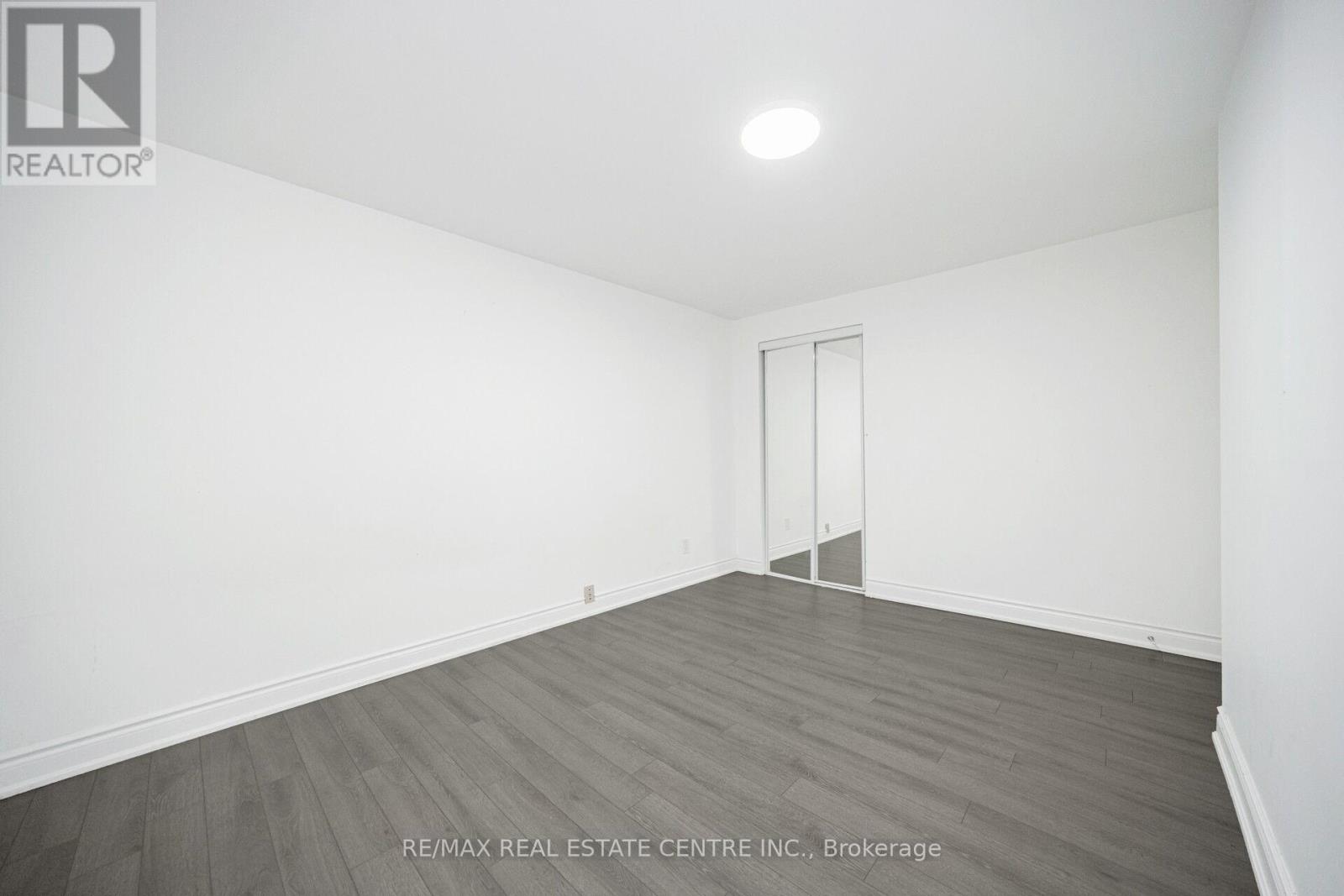 15095 Dixie Road, Caledon, Ontario  L7C 2N1 - Photo 22 - W12663864