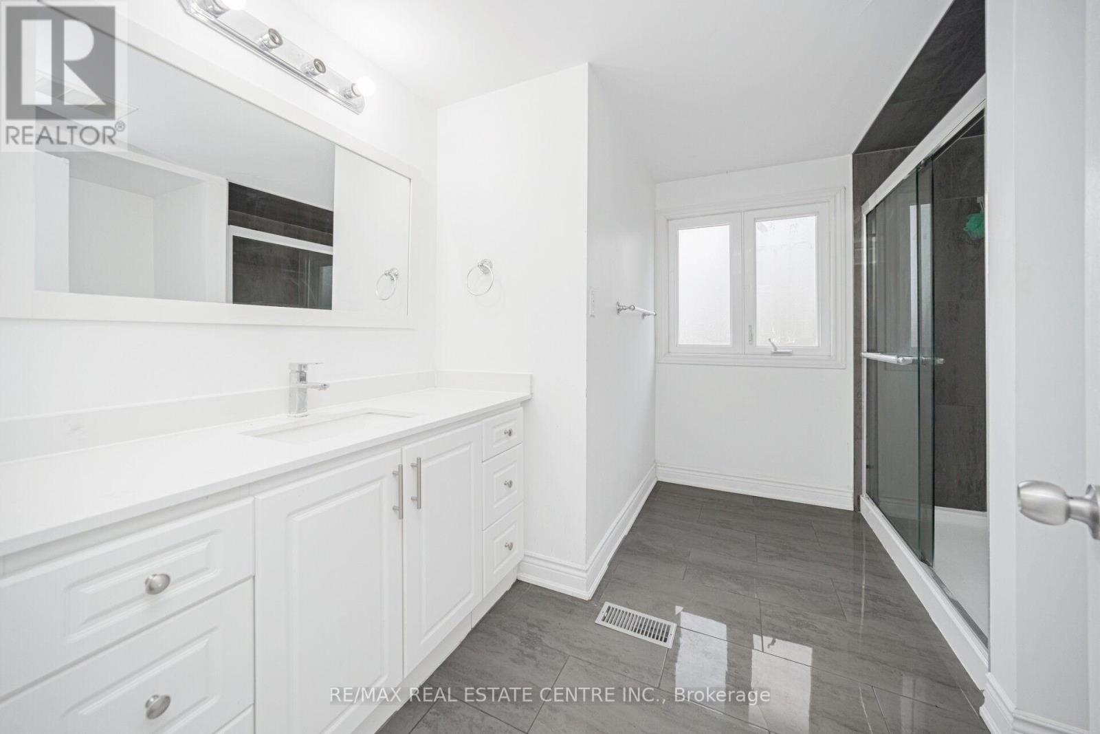 15095 Dixie Road, Caledon, Ontario  L7C 2N1 - Photo 23 - W12663864