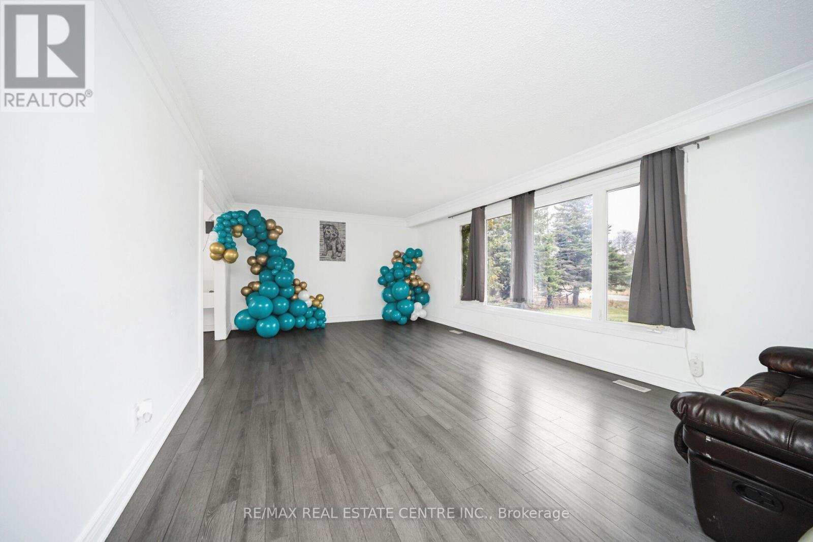 15095 Dixie Road, Caledon, Ontario  L7C 2N1 - Photo 5 - W12663864