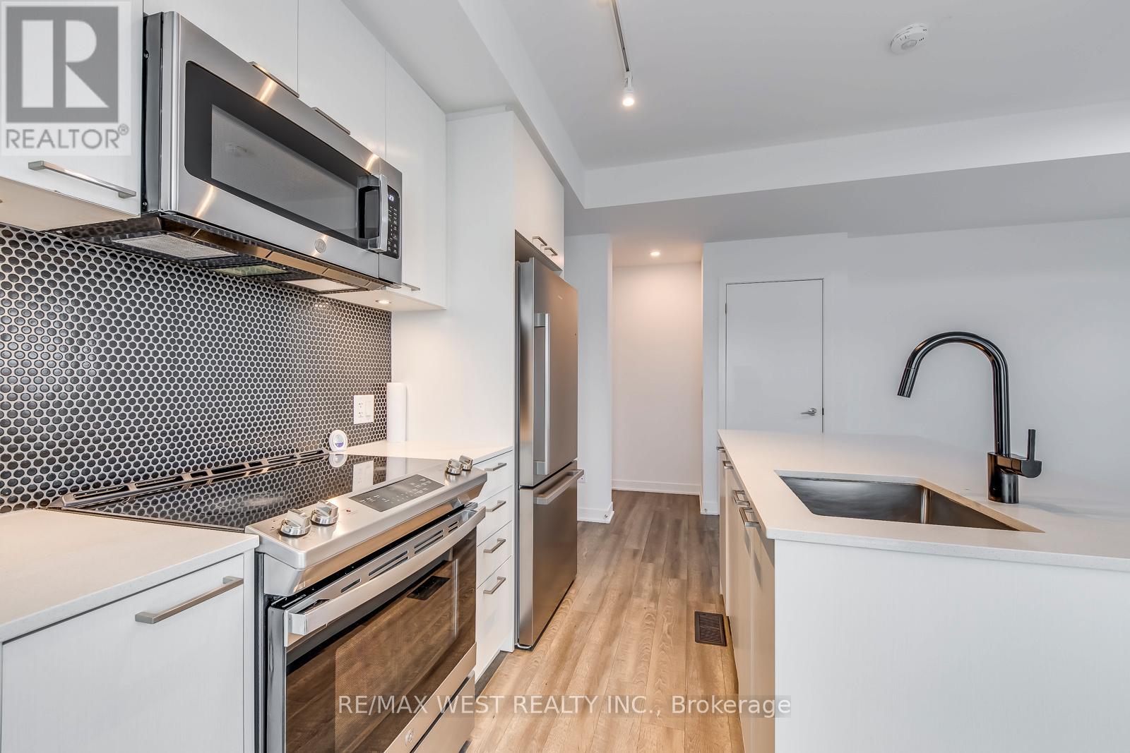 14 - 40 Ed Clark Gardens Boulevard, Toronto, Ontario  M6N 0B5 - Photo 11 - W12663874