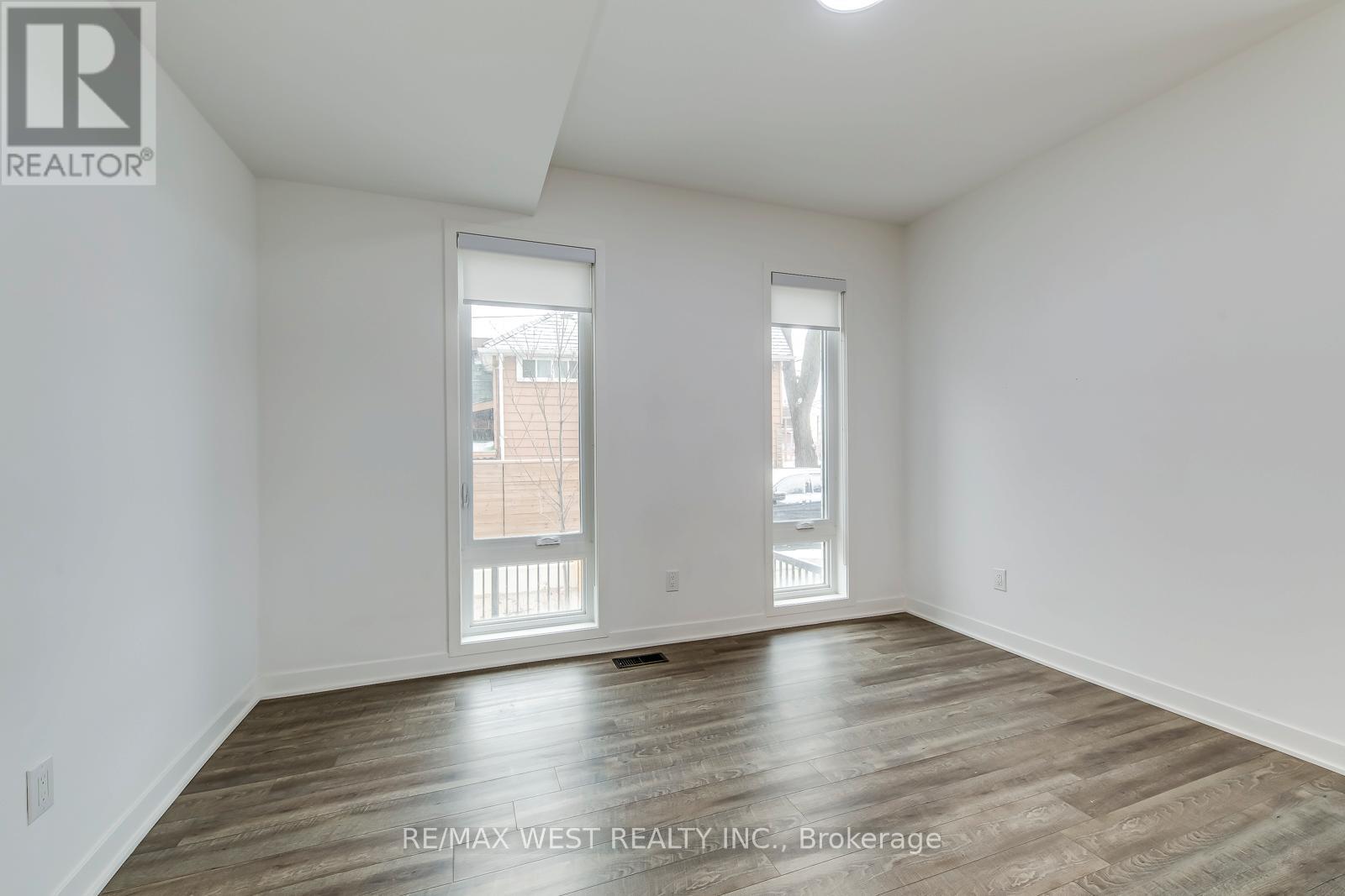 14 - 40 Ed Clark Gardens Boulevard, Toronto, Ontario  M6N 0B5 - Photo 14 - W12663874