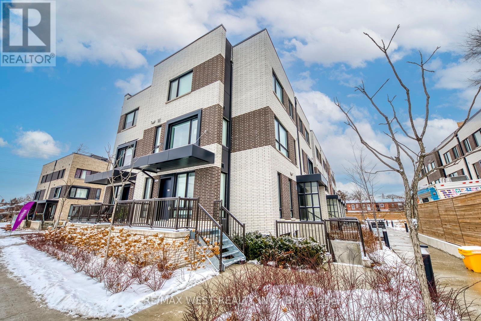 14 - 40 Ed Clark Gardens Boulevard, Toronto, Ontario  M6N 0B5 - Photo 2 - W12663874