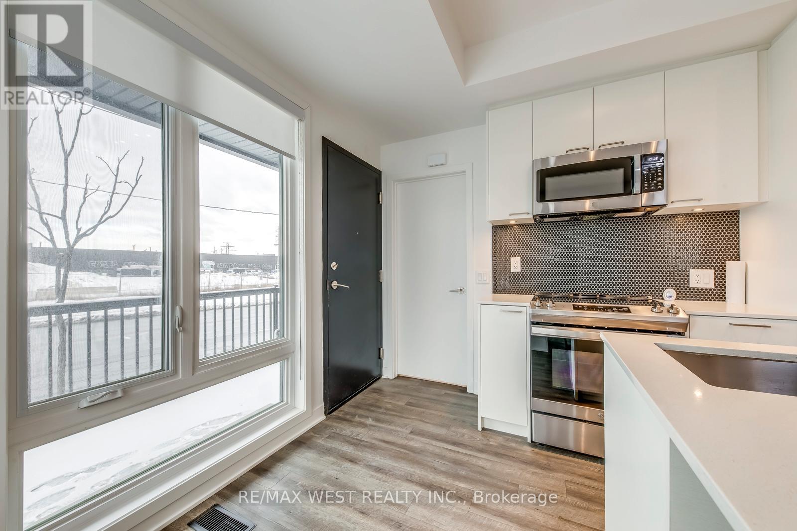 14 - 40 Ed Clark Gardens Boulevard, Toronto, Ontario  M6N 0B5 - Photo 6 - W12663874