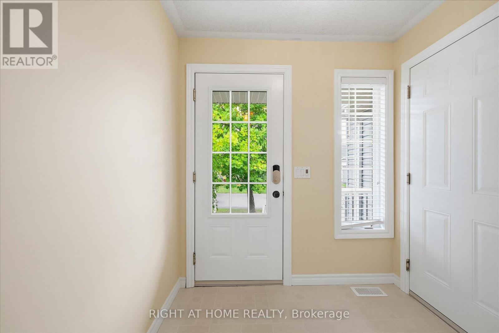 111 Gracehill Crescent, Hamilton, Ontario  L8B 1A5 - Photo 4 - X12662644