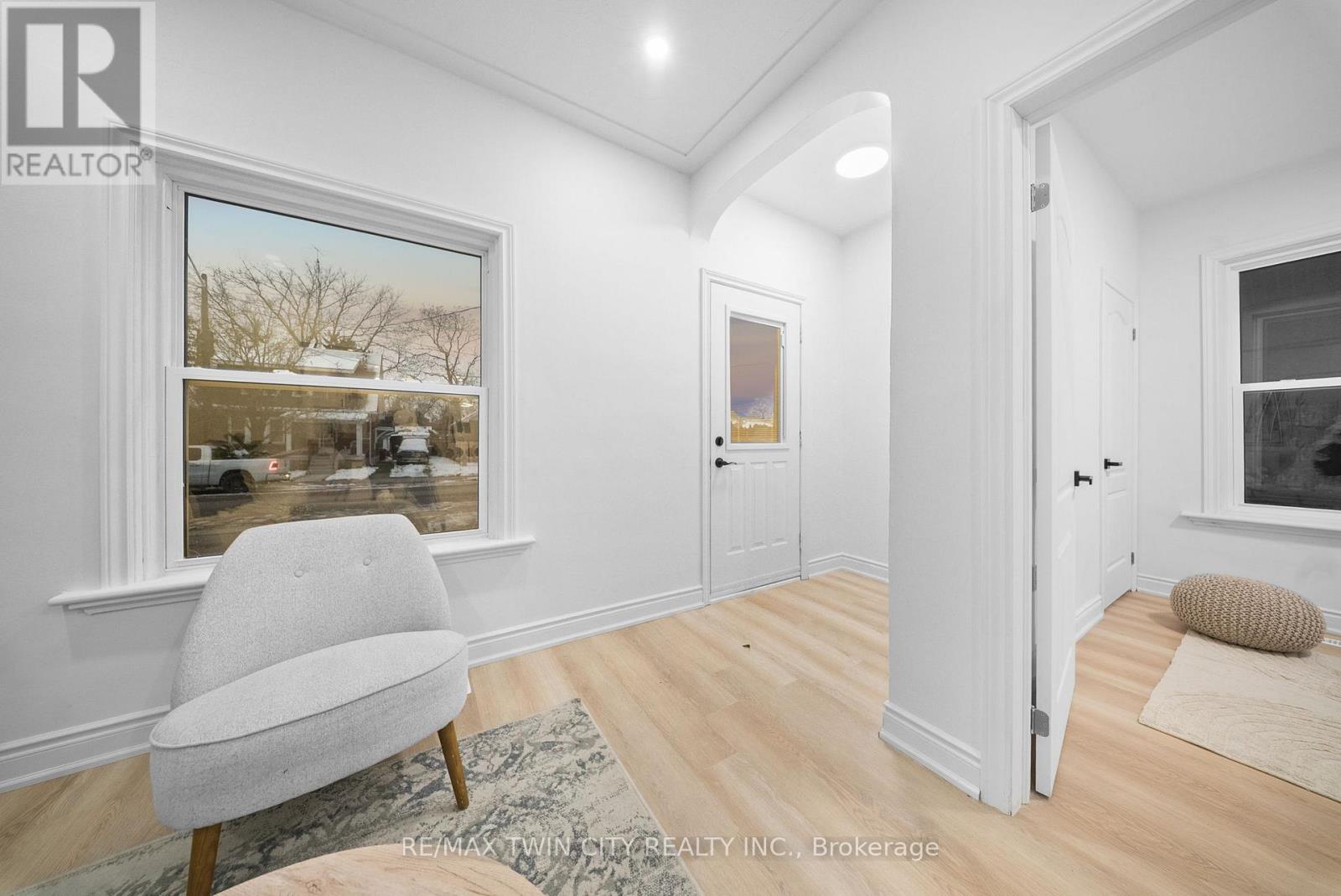 12 Carlyle Street, Brantford, Ontario  N3T 2C1 - Photo 3 - X12663838