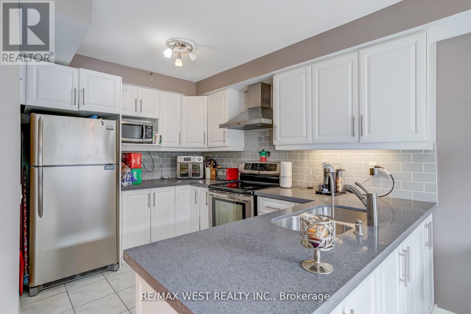 6 Mccreary Trail, Caledon, Ontario  L7E 2C8 - Photo 14 - W12470277