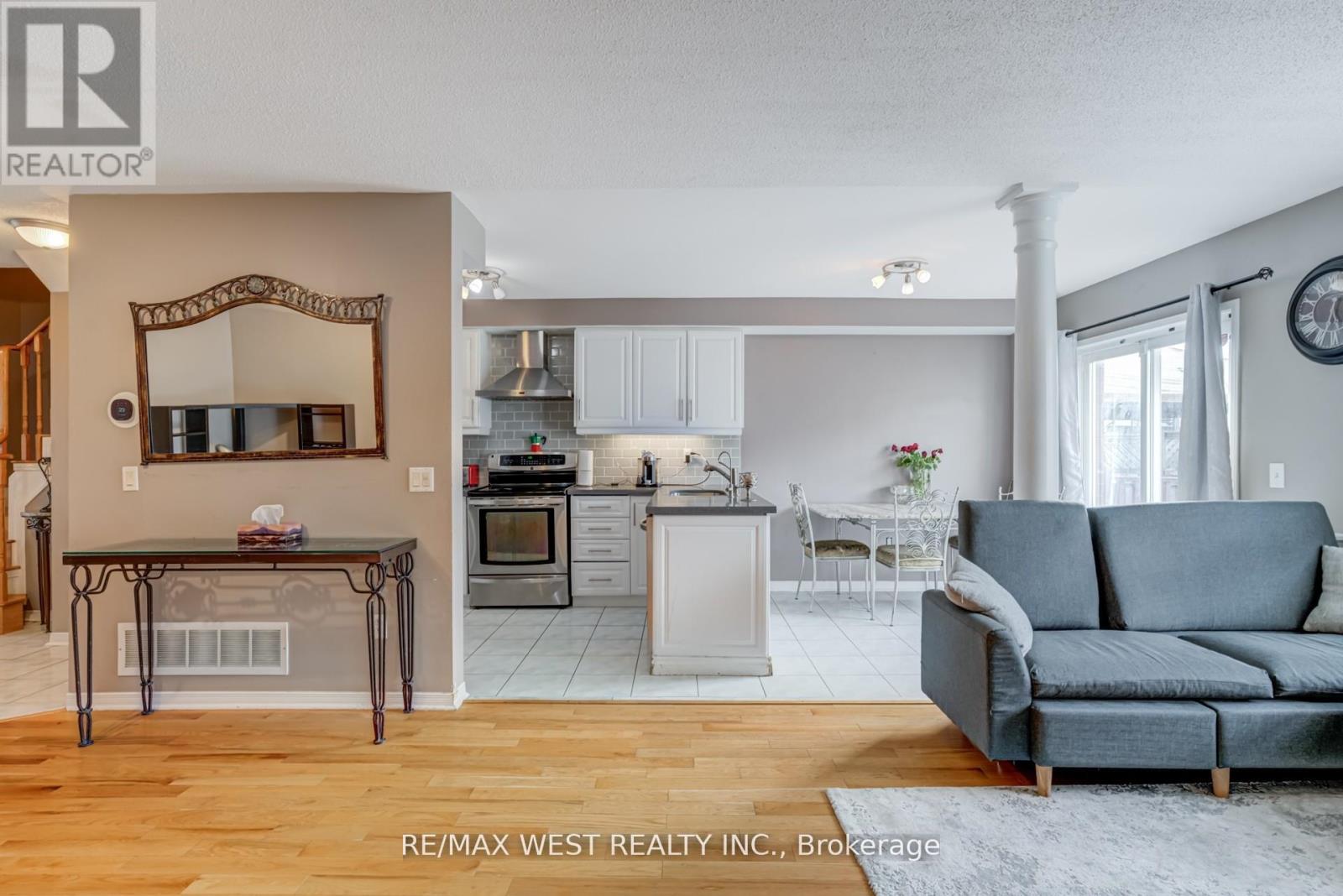 6 Mccreary Trail, Caledon, Ontario  L7E 2C8 - Photo 12 - W12470277