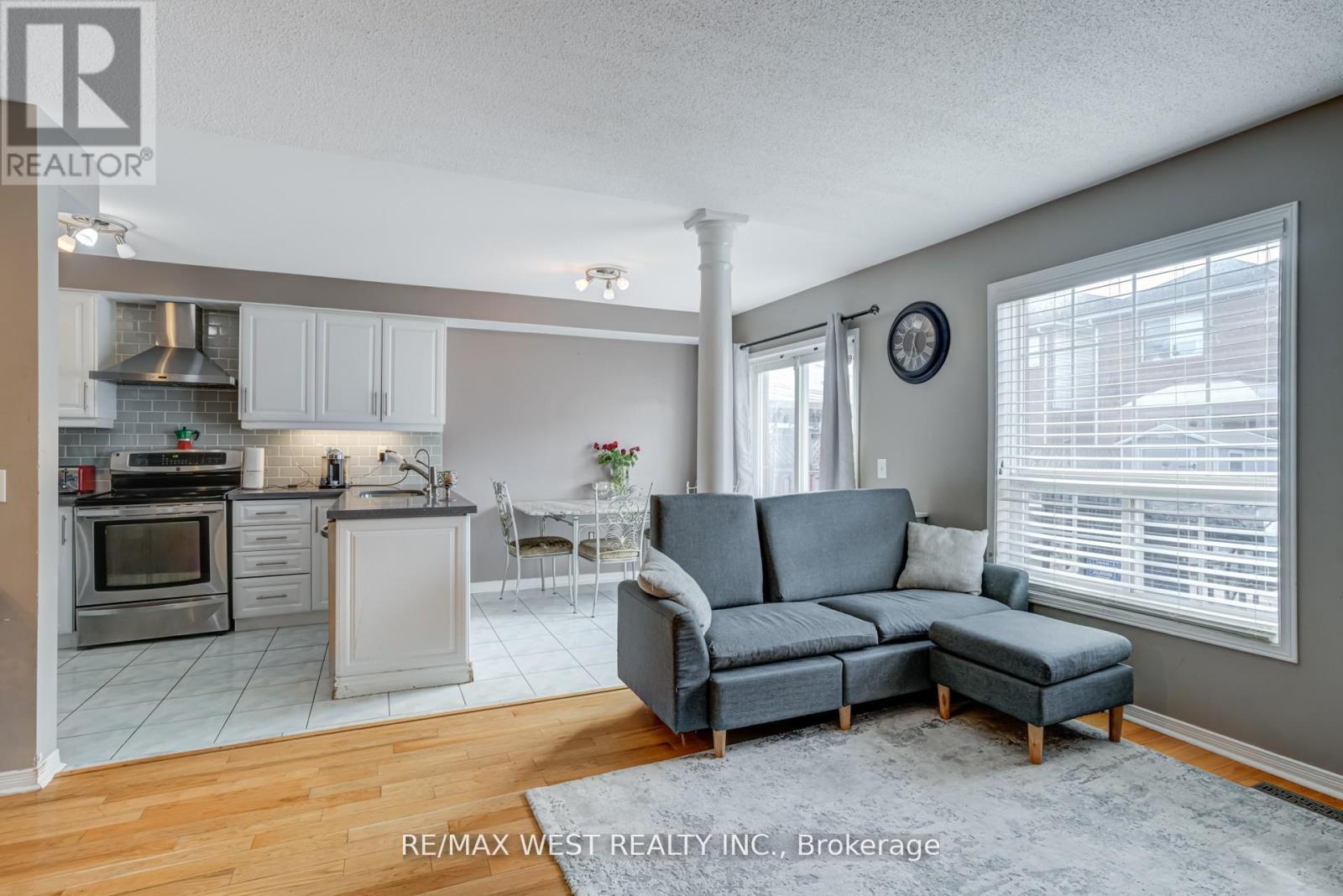 6 Mccreary Trail, Caledon, Ontario  L7E 2C8 - Photo 11 - W12470277