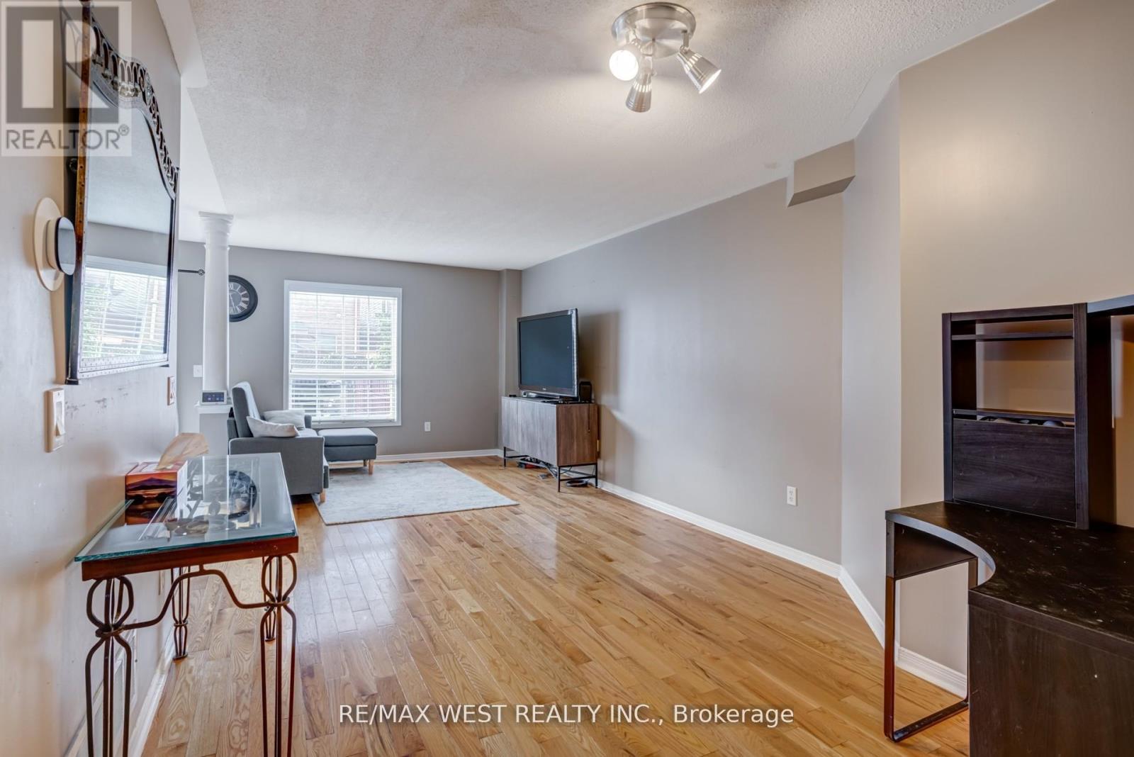 6 Mccreary Trail, Caledon, Ontario  L7E 2C8 - Photo 5 - W12470277