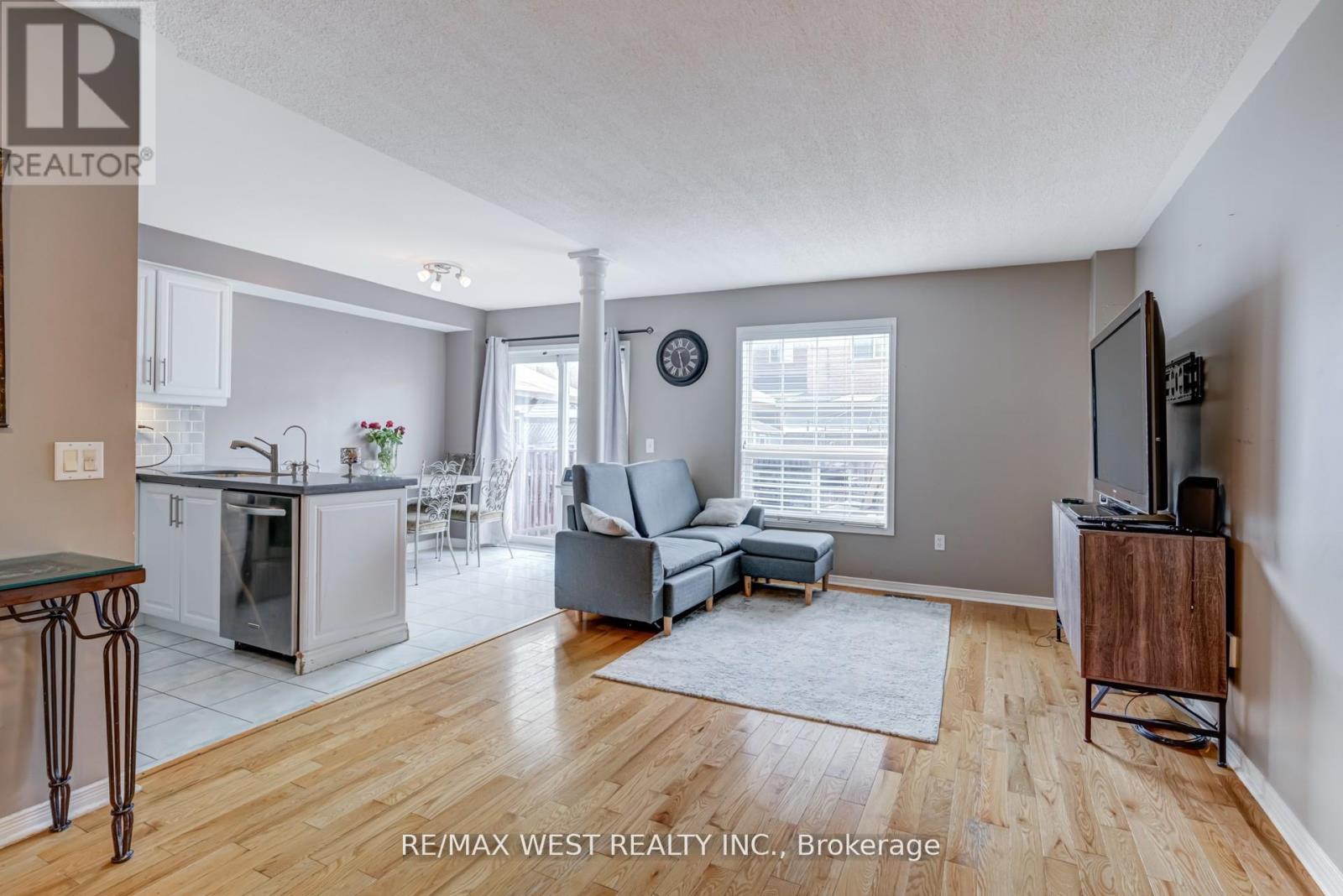 6 Mccreary Trail, Caledon, Ontario  L7E 2C8 - Photo 8 - W12470277