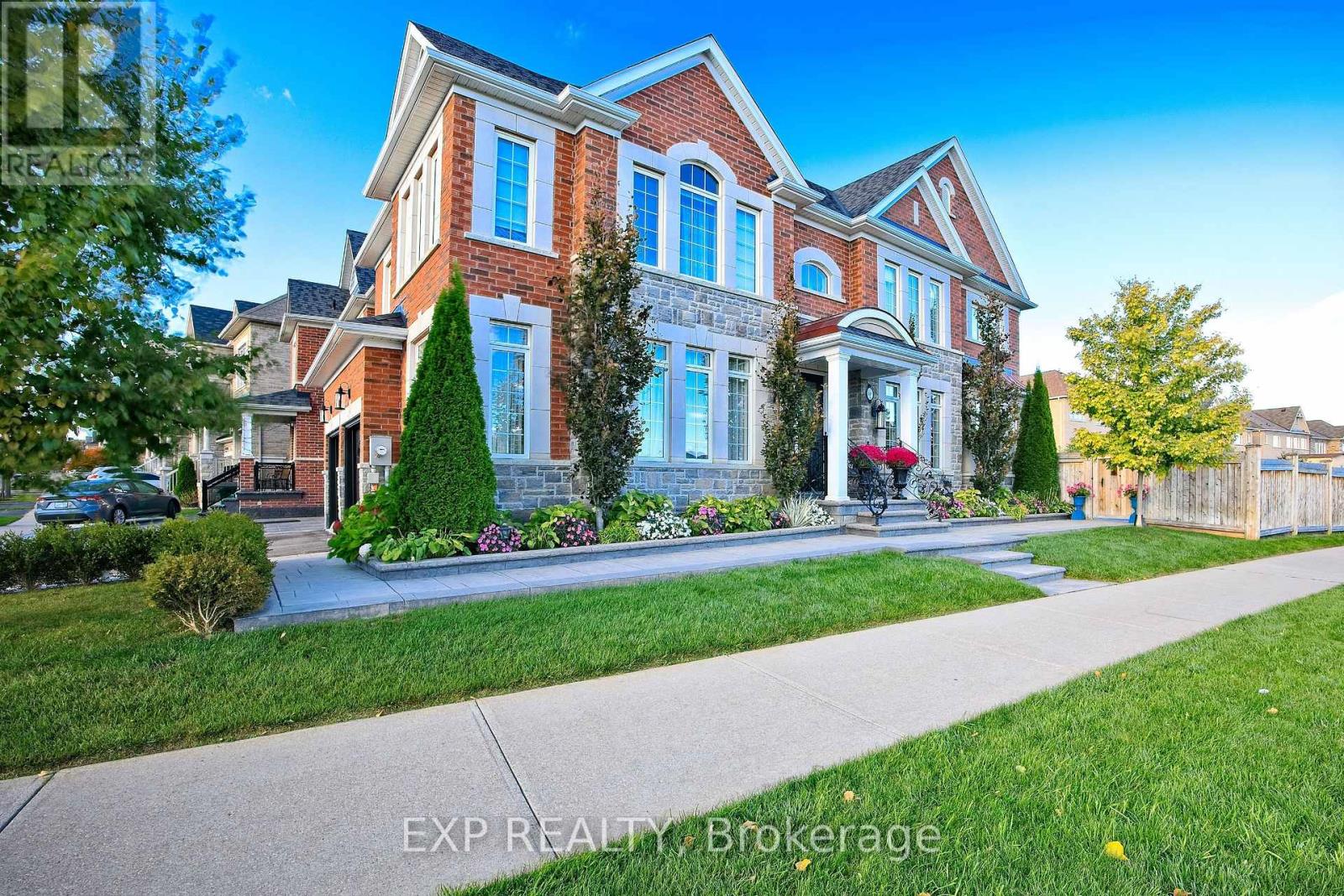 520 Dougall Avenue E, Caledon, Ontario  L7C 3Y8 - Photo 2 - W12523182