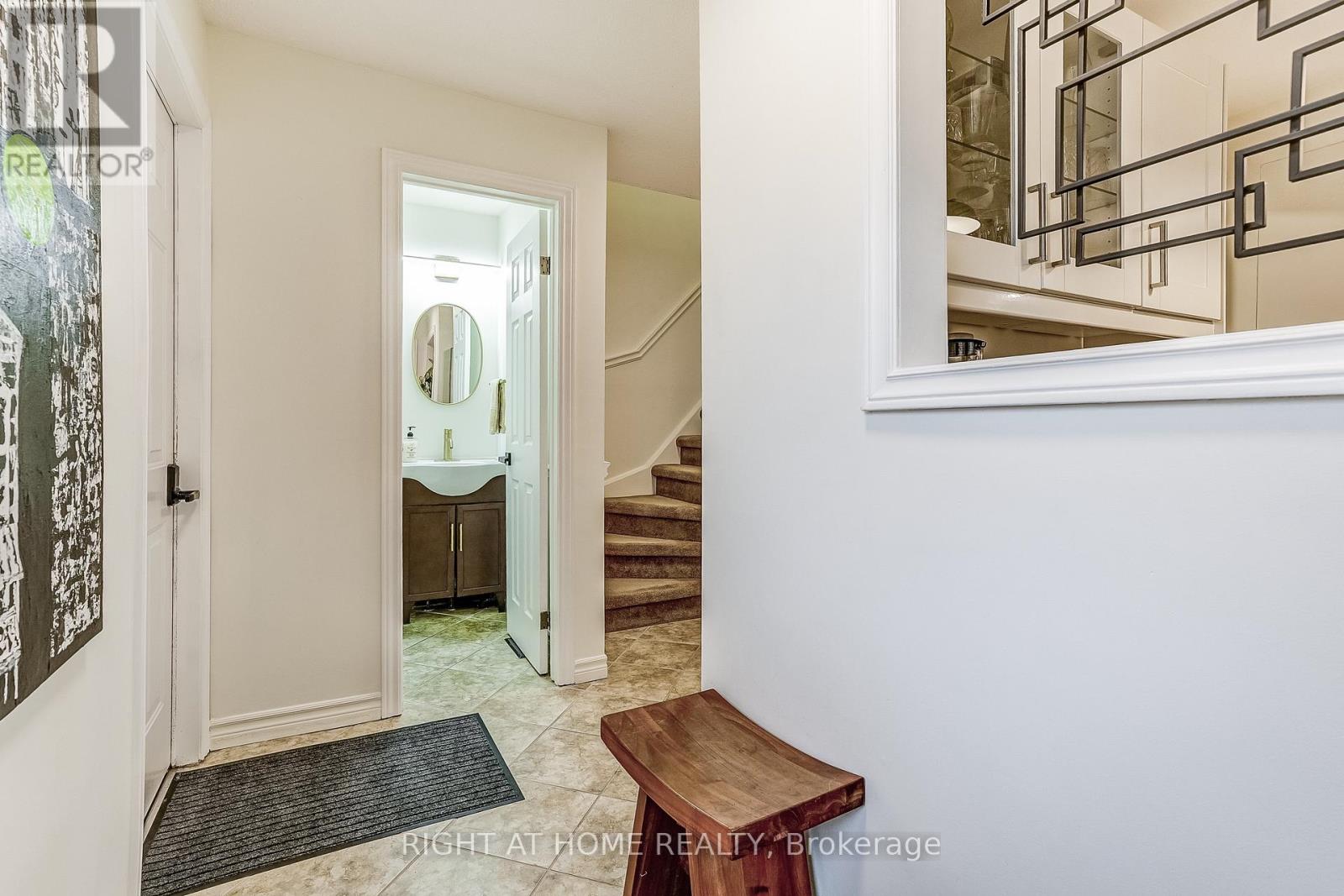 9 Aspen Court, Hamilton, Ontario  L8B 0A7 - Photo 7 - X12547220