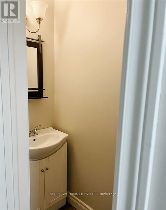 99 Walmer Gardens, London North, Ontario  N6G 4H1 - Photo 5 - X12664036