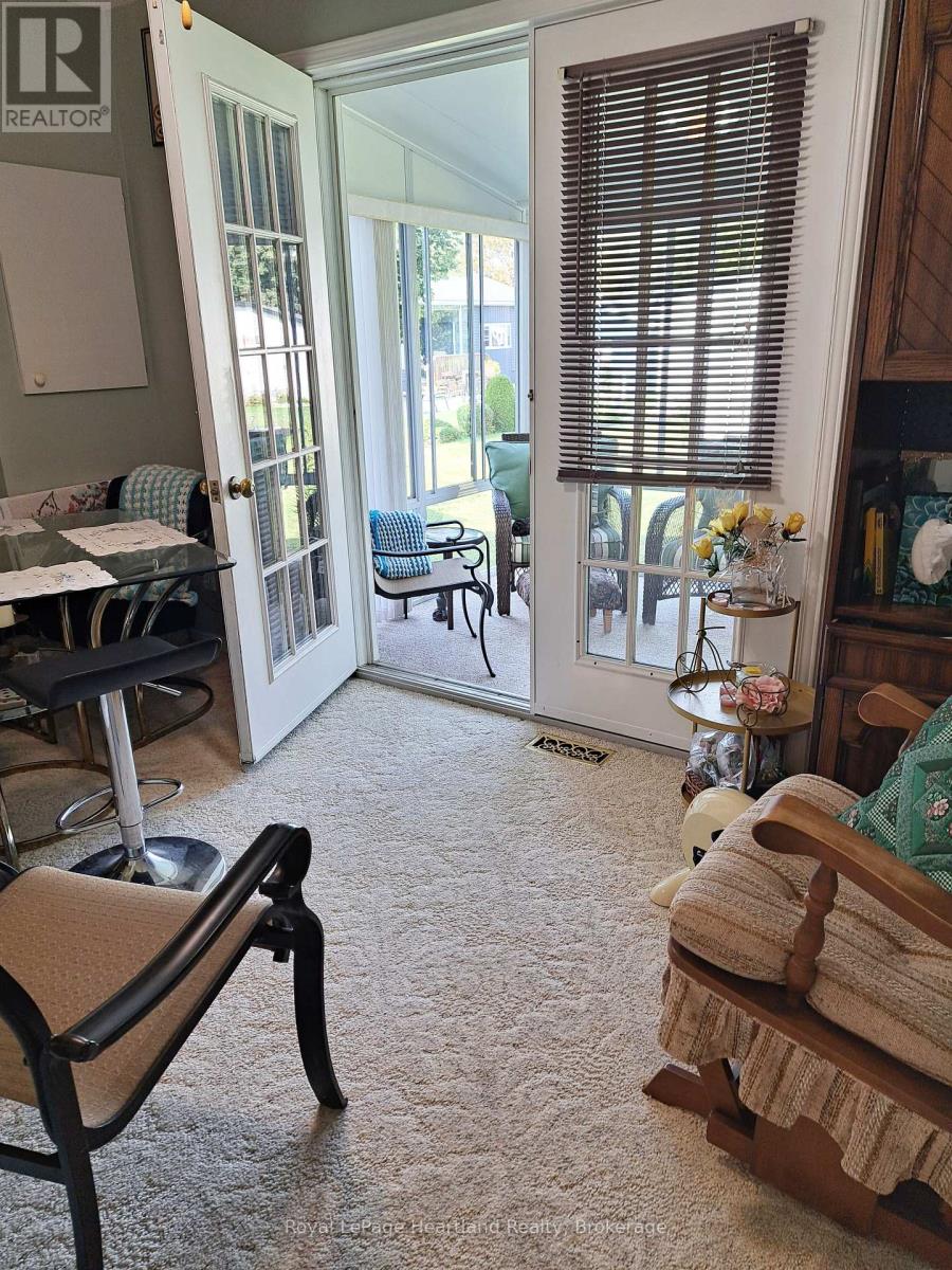 11-2 Stewart Street, Strathroy-Caradoc, Ontario  N7G 1A1 - Photo 12 - X12421755