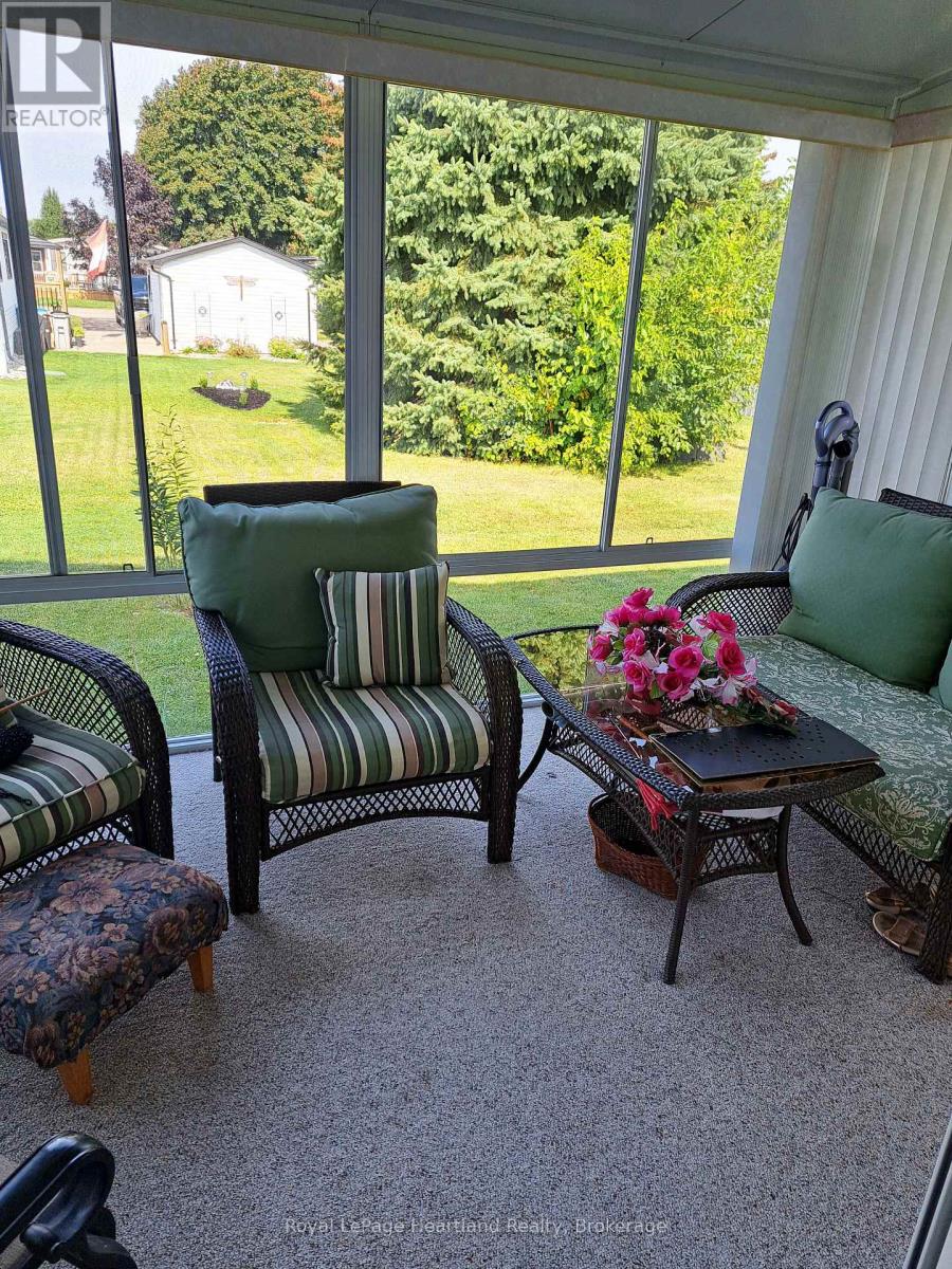 11-2 Stewart Street, Strathroy-Caradoc, Ontario  N7G 1A1 - Photo 13 - X12421755