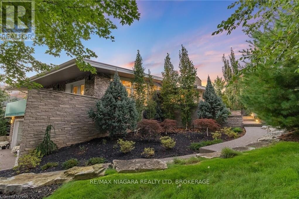 2 Mallette Crescent, Niagara-On-The-Lake, Ontario  L0S 1J0 - Photo 11 - X12663992