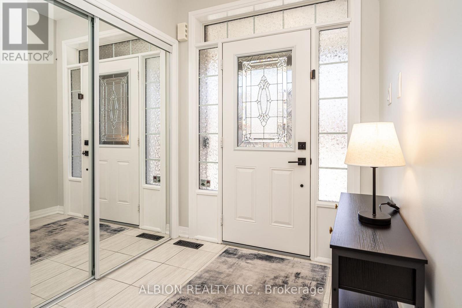 37 Donnan Drive, New Tecumseth, Ontario  L0G 1W0 - Photo 5 - N12559370