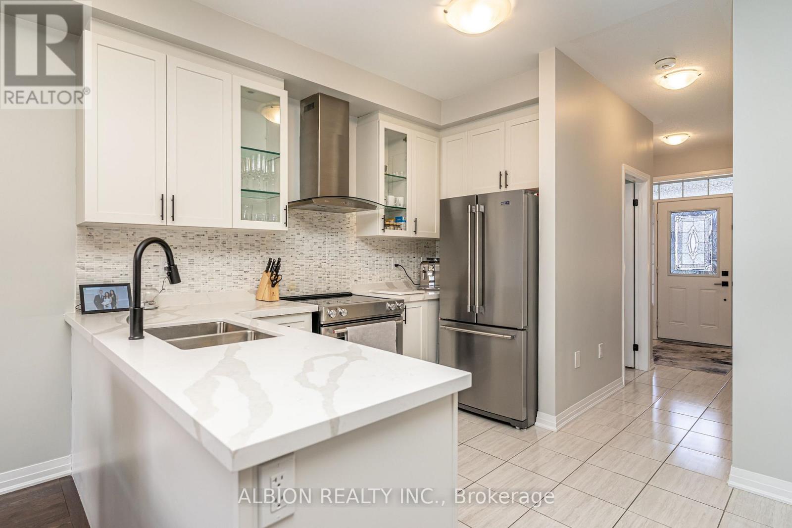 37 Donnan Drive, New Tecumseth, Ontario  L0G 1W0 - Photo 8 - N12559370