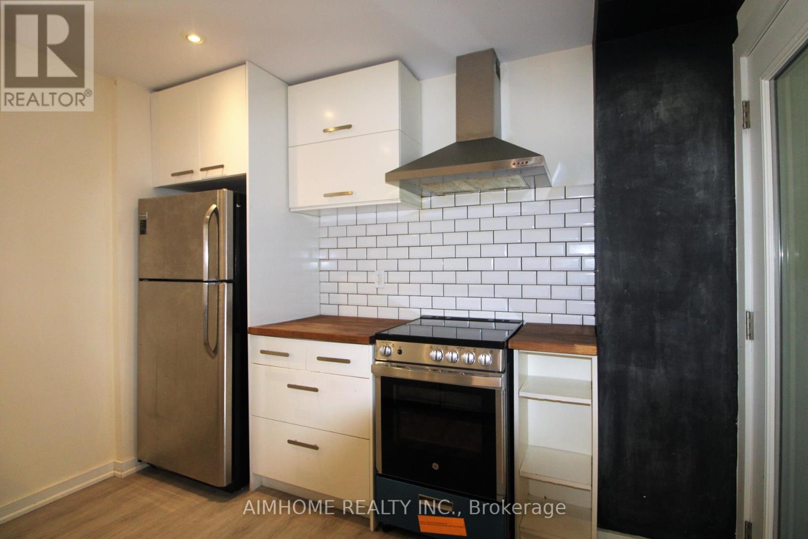 303 St Helens Avenue, Toronto, Ontario  M6H 4A2 - Photo 15 - C12663924