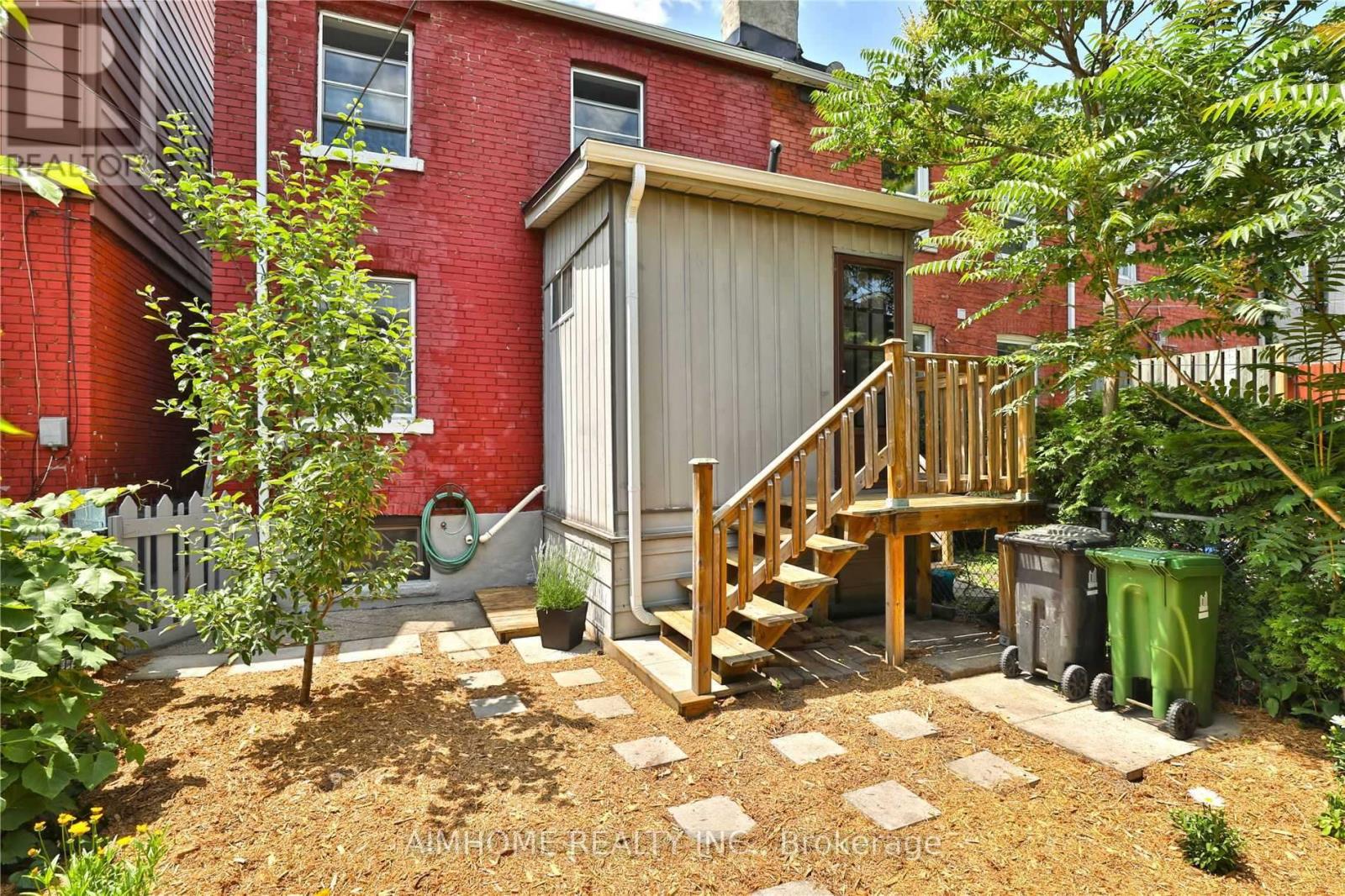 303 St Helens Avenue, Toronto, Ontario  M6H 4A2 - Photo 35 - C12663924