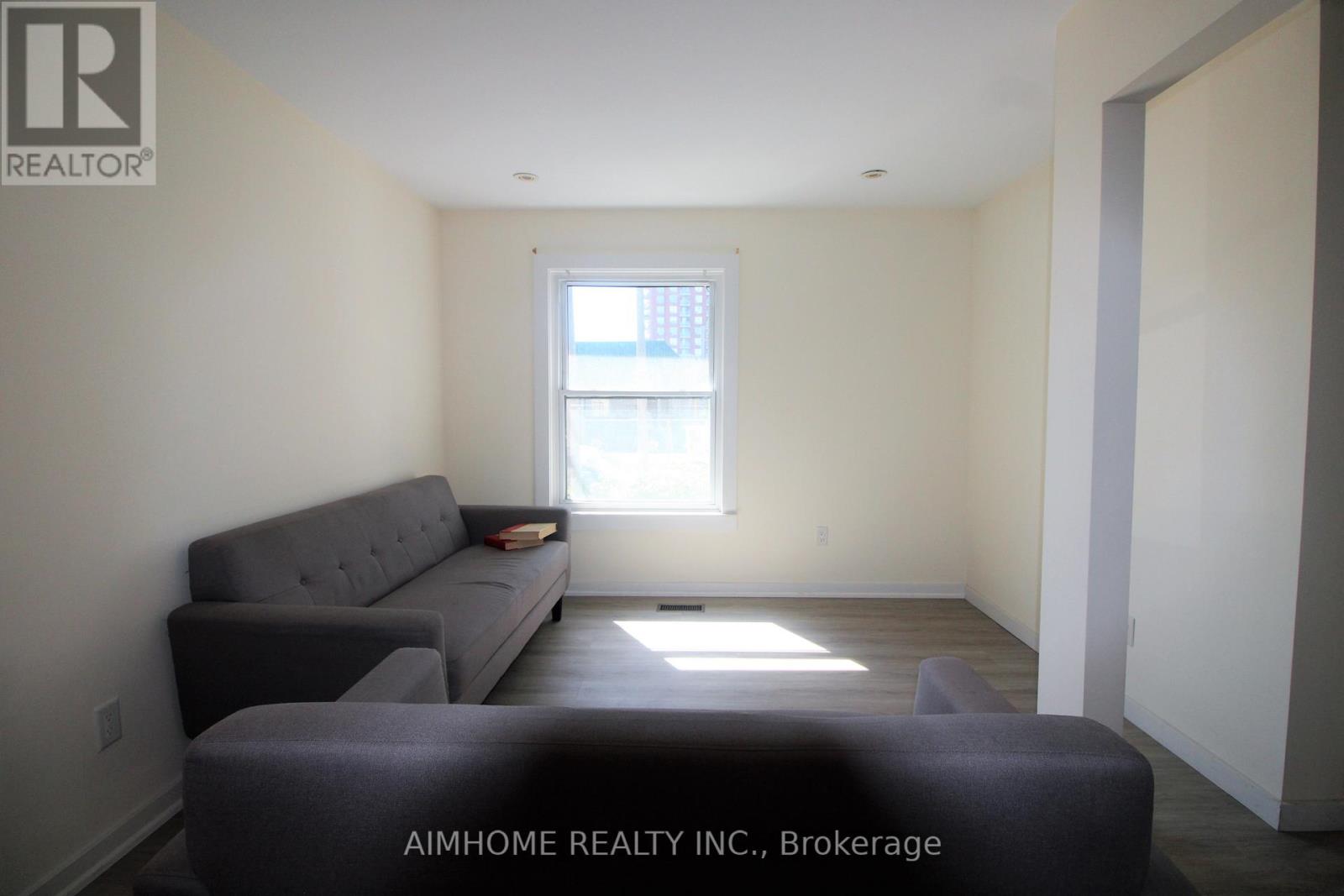 303 St Helens Avenue, Toronto, Ontario  M6H 4A2 - Photo 6 - C12663924