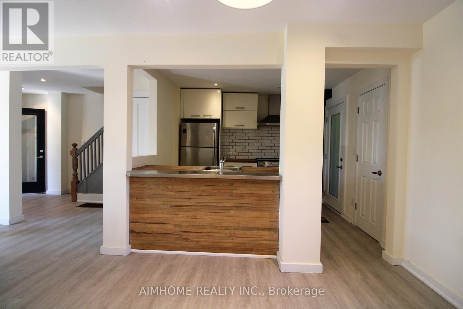 303 St Helens Avenue, Toronto, Ontario  M6H 4A2 - Photo 13 - C12663956