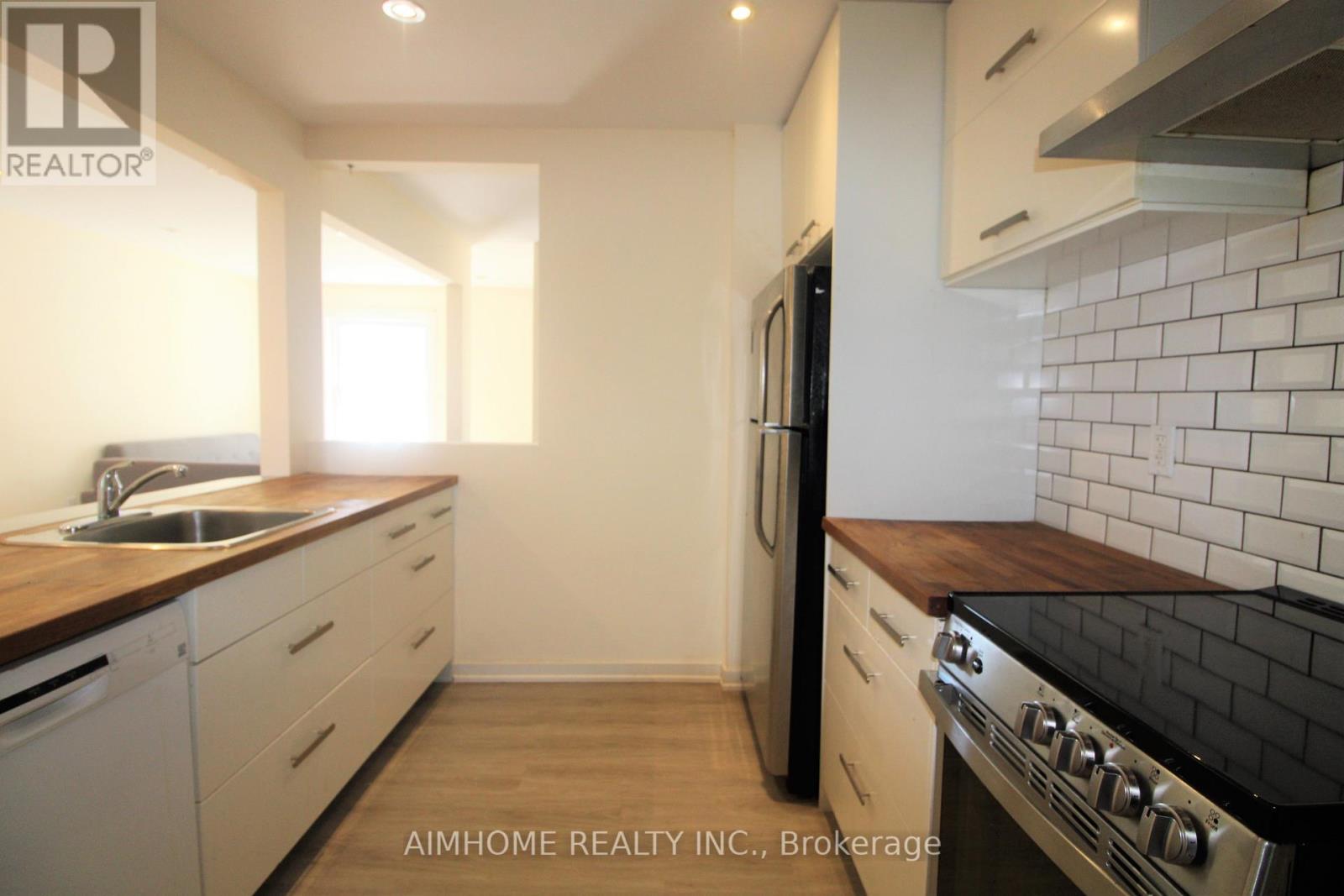 303 St Helens Avenue, Toronto, Ontario  M6H 4A2 - Photo 16 - C12663956