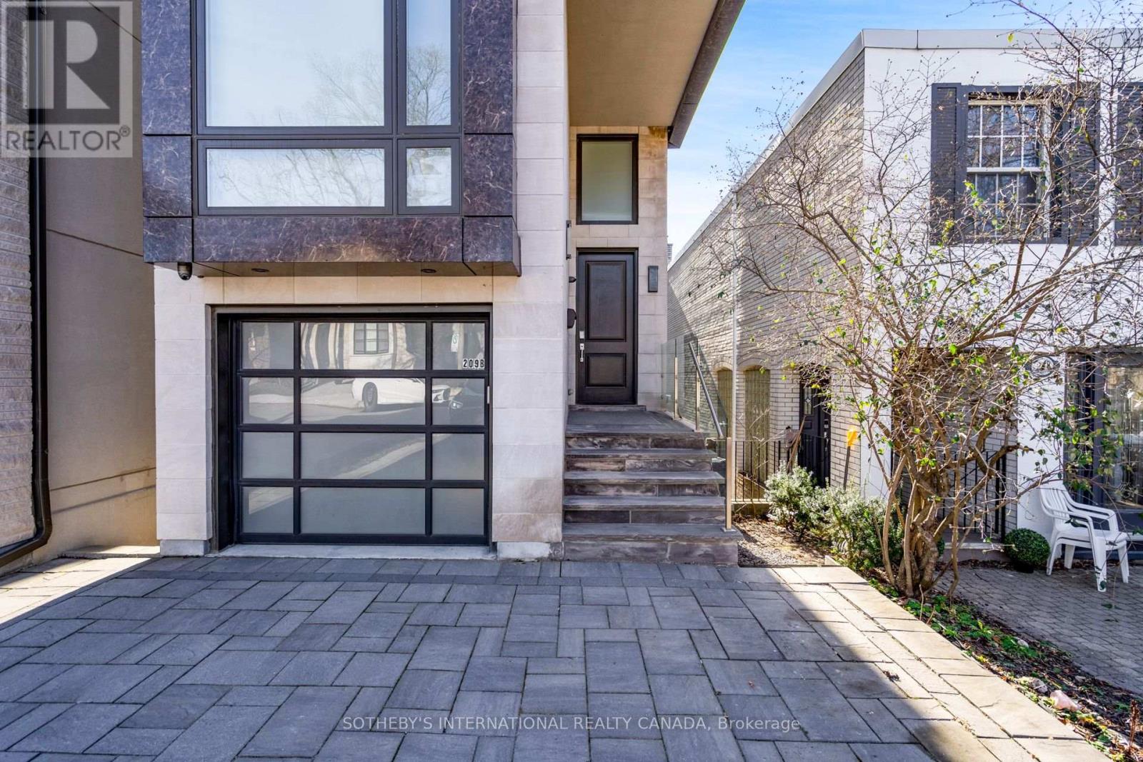 209b Glengarry Avenue, Toronto, Ontario  M5M 1E3 - Photo 3 - C12664000