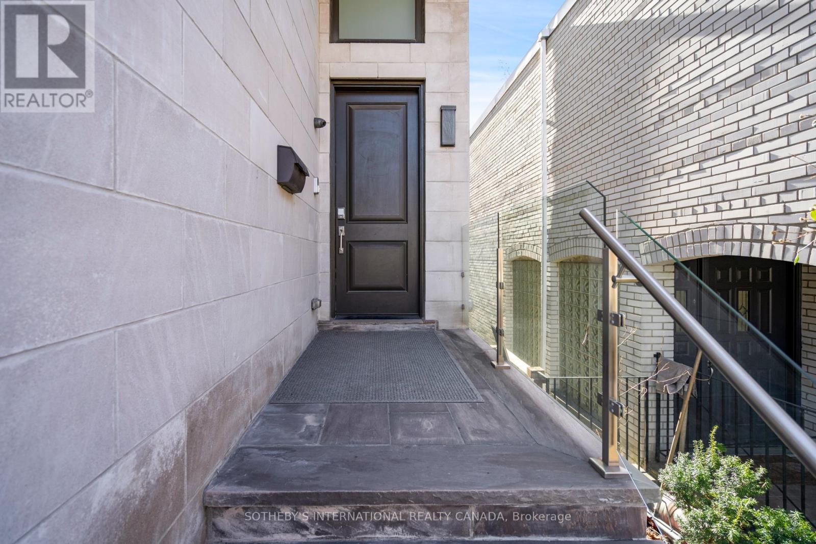 209b Glengarry Avenue, Toronto, Ontario  M5M 1E3 - Photo 4 - C12664000