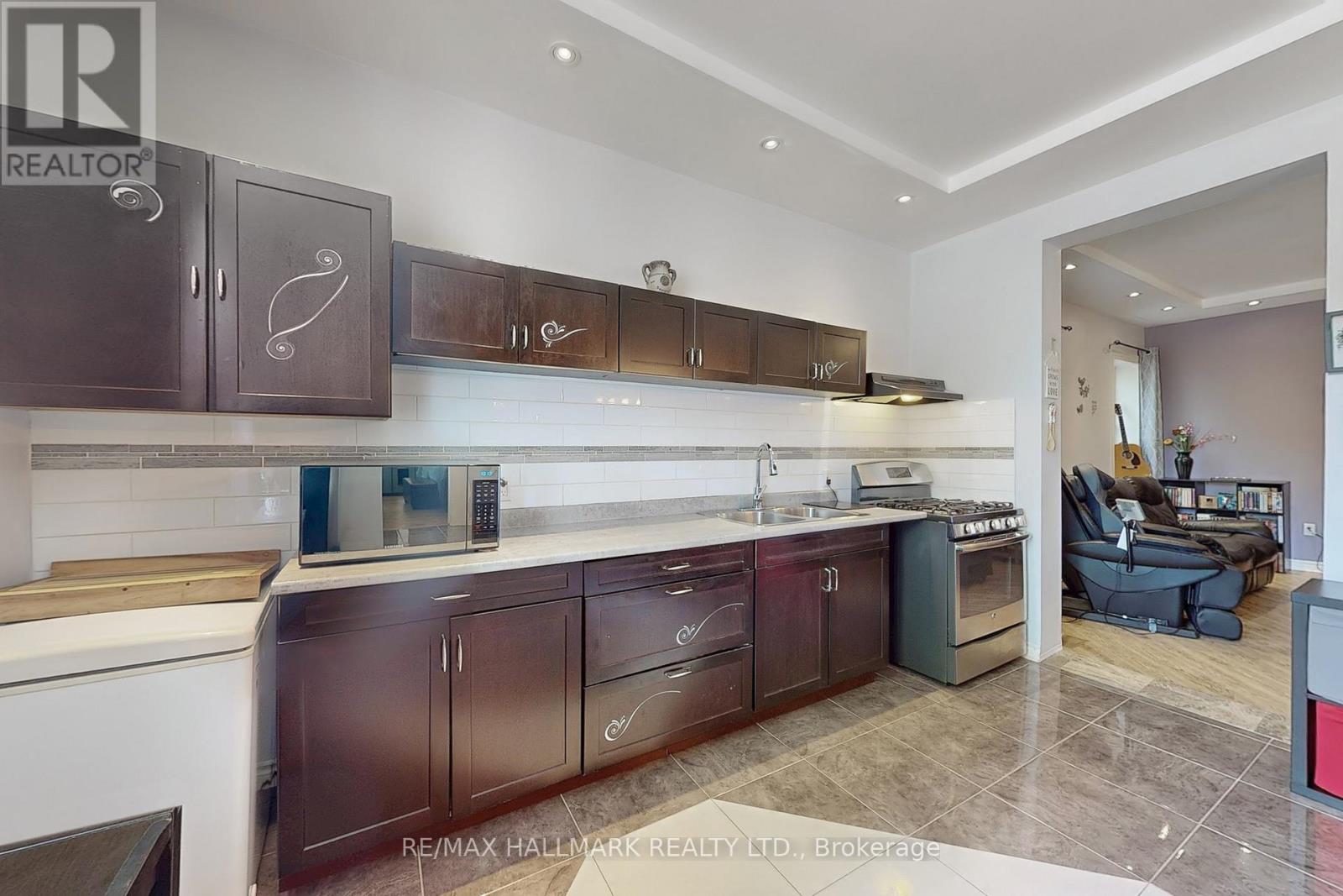 178 Barrie Street, Bradford West Gwillimbury, Ontario  L3Z 1R6 - Photo 10 - N12663972