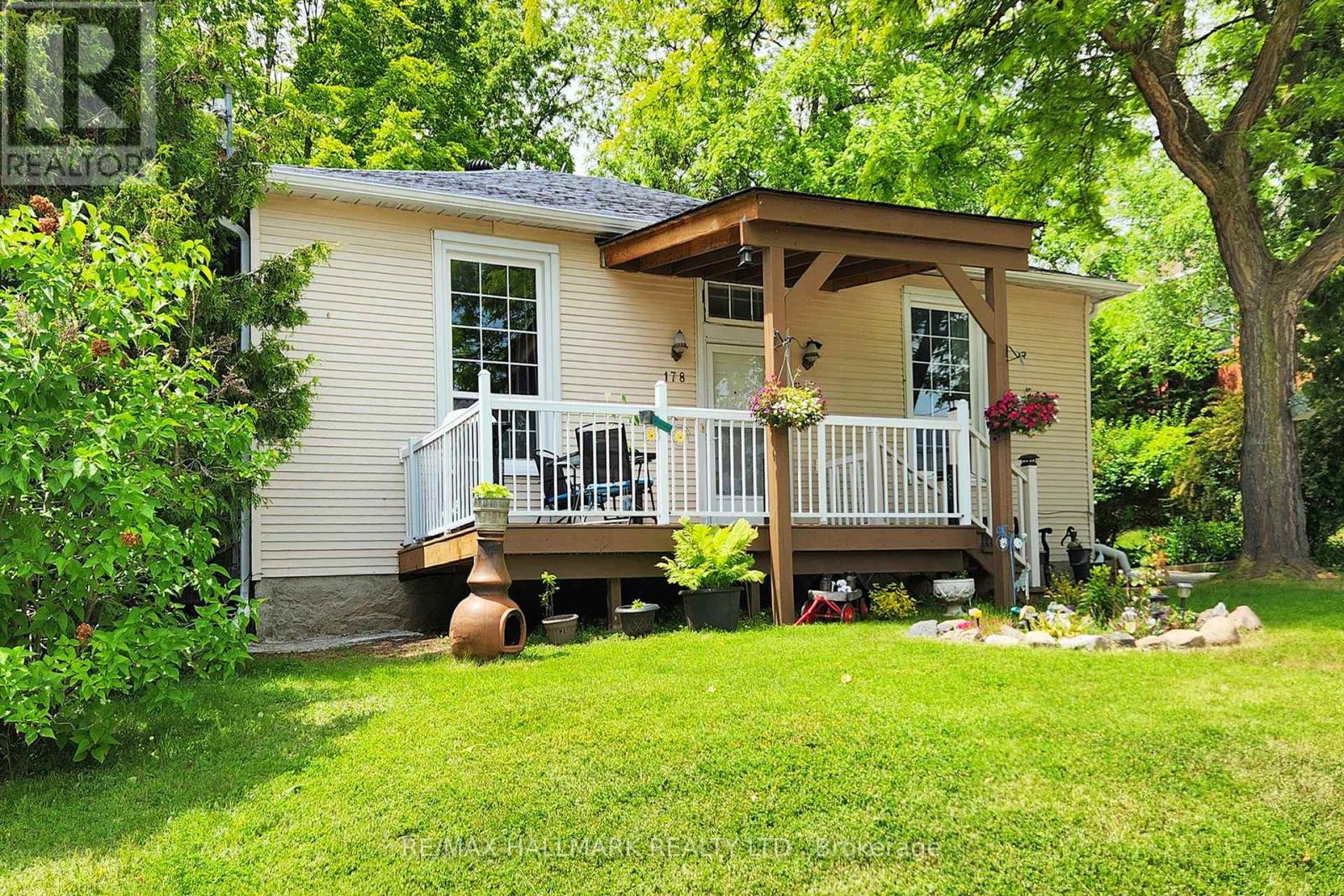 178 Barrie Street, Bradford West Gwillimbury, Ontario  L3Z 1R6 - Photo 2 - N12663972