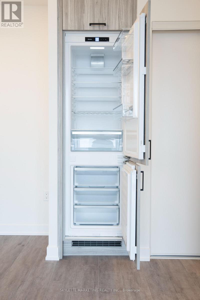 1518 - 1 Quarrington Lane, Toronto, Ontario  M3C 0S4 - Photo 12 - C12660258