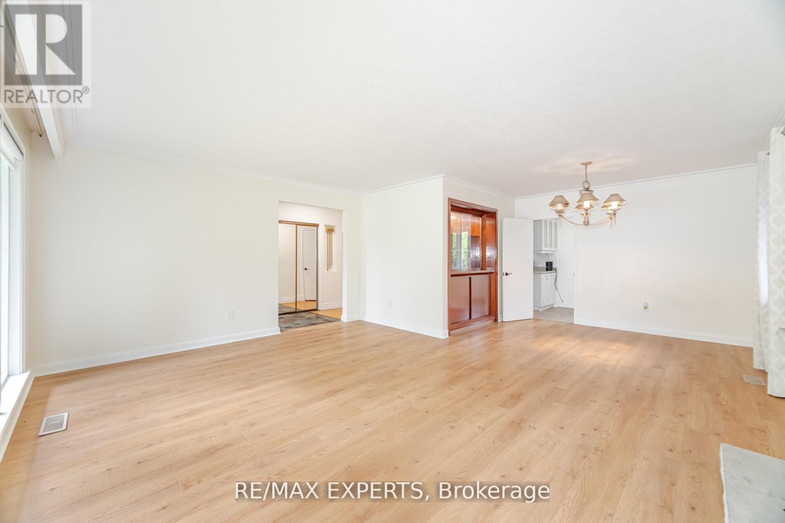 42 Cowley Avenue, Toronto, Ontario  M8B 2E3 - Photo 10 - W12663954