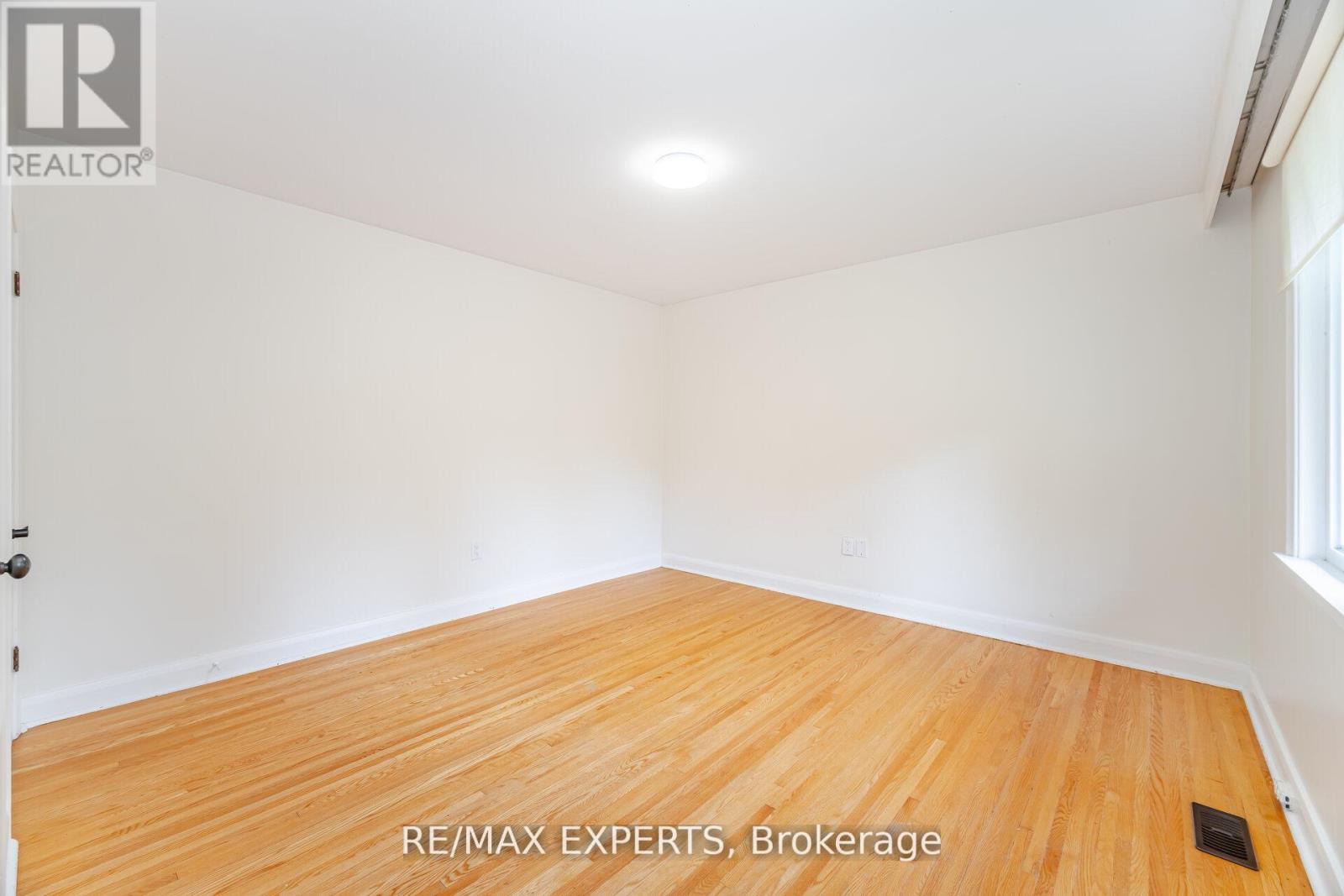 42 Cowley Avenue, Toronto, Ontario  M8B 2E3 - Photo 21 - W12663954