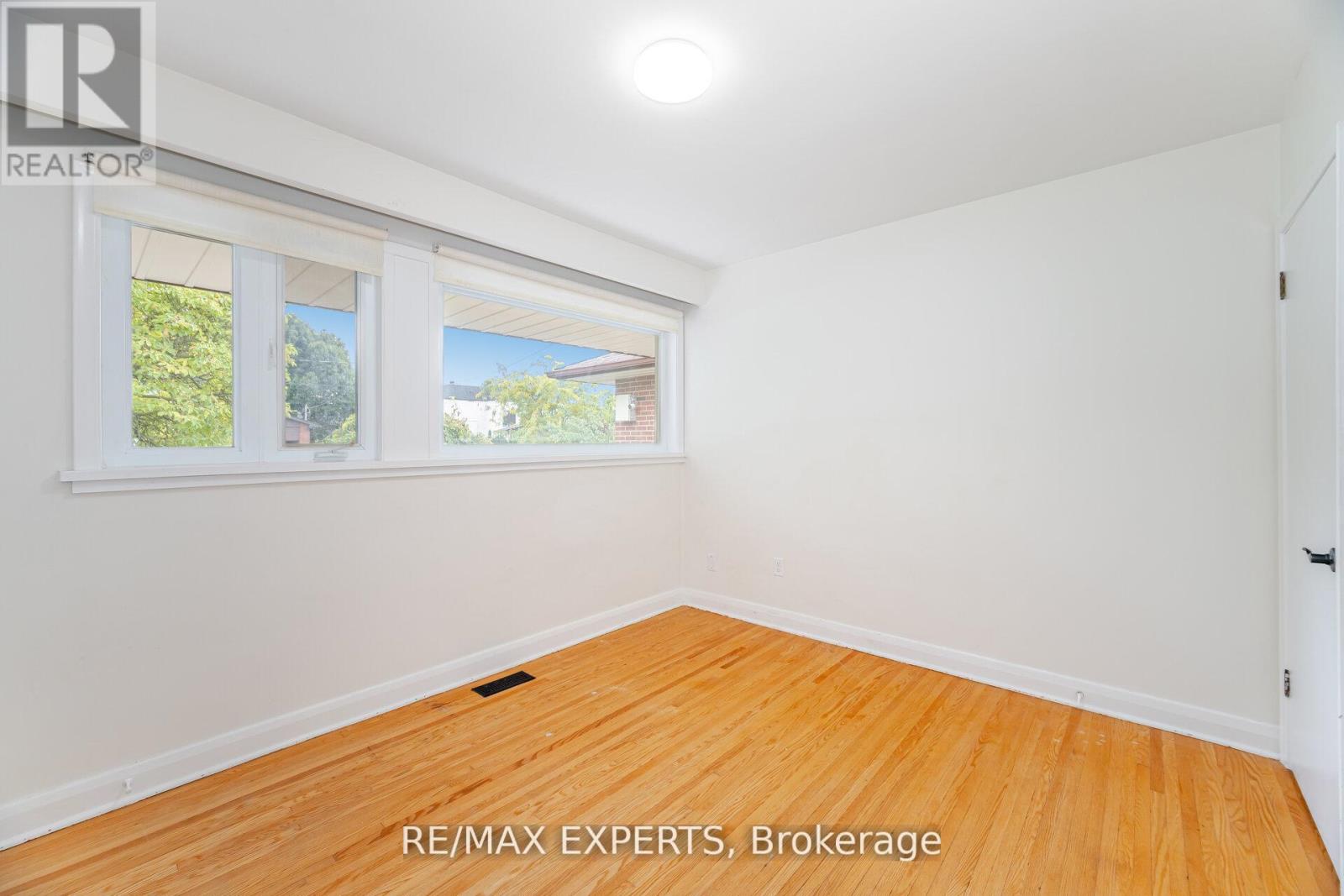 42 Cowley Avenue, Toronto, Ontario  M8B 2E3 - Photo 25 - W12663954