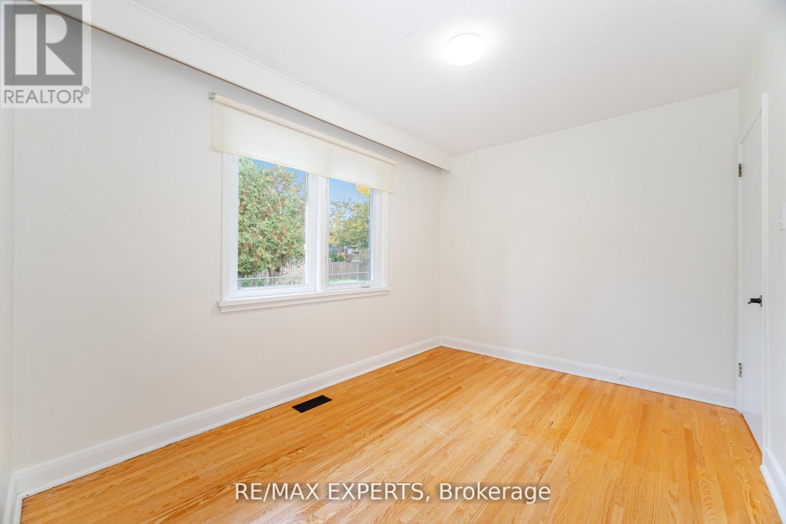 42 Cowley Avenue, Toronto, Ontario  M8B 2E3 - Photo 27 - W12663954