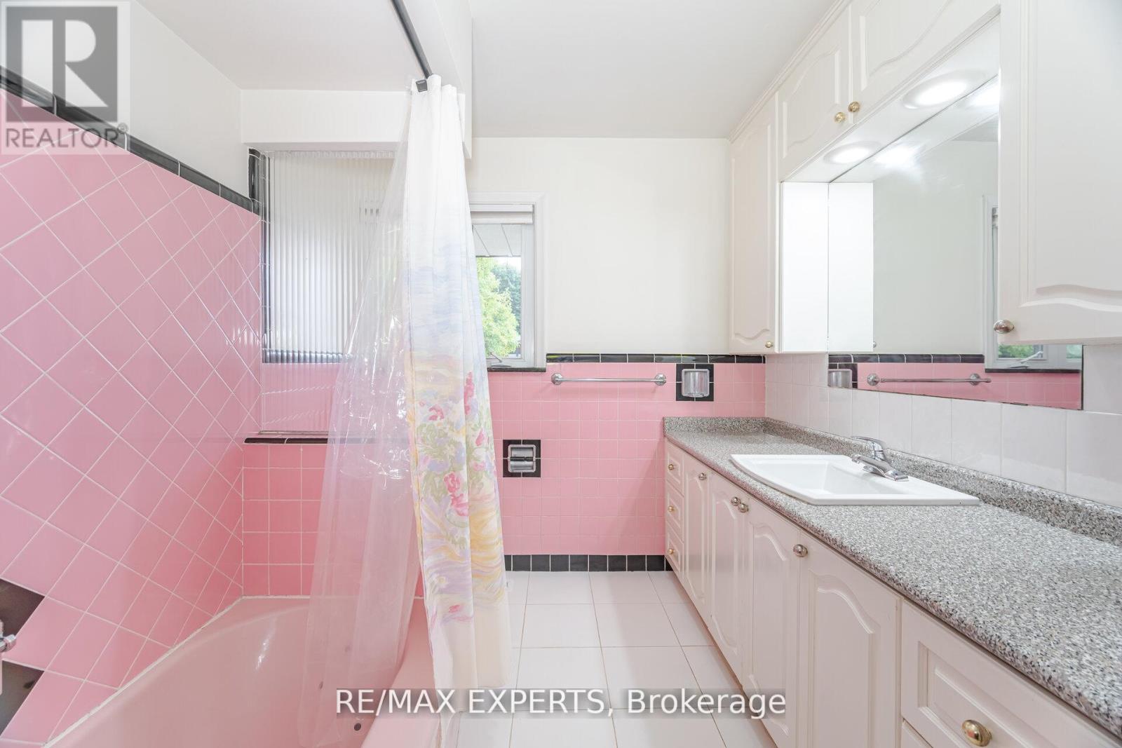 42 Cowley Avenue, Toronto, Ontario  M8B 2E3 - Photo 28 - W12663954