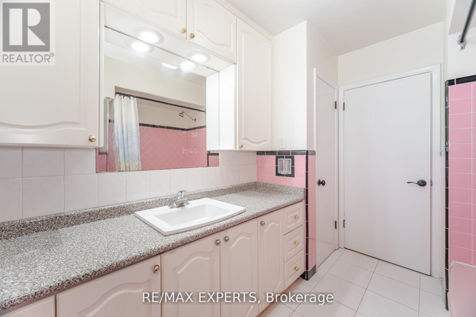 42 Cowley Avenue, Toronto, Ontario  M8B 2E3 - Photo 30 - W12663954