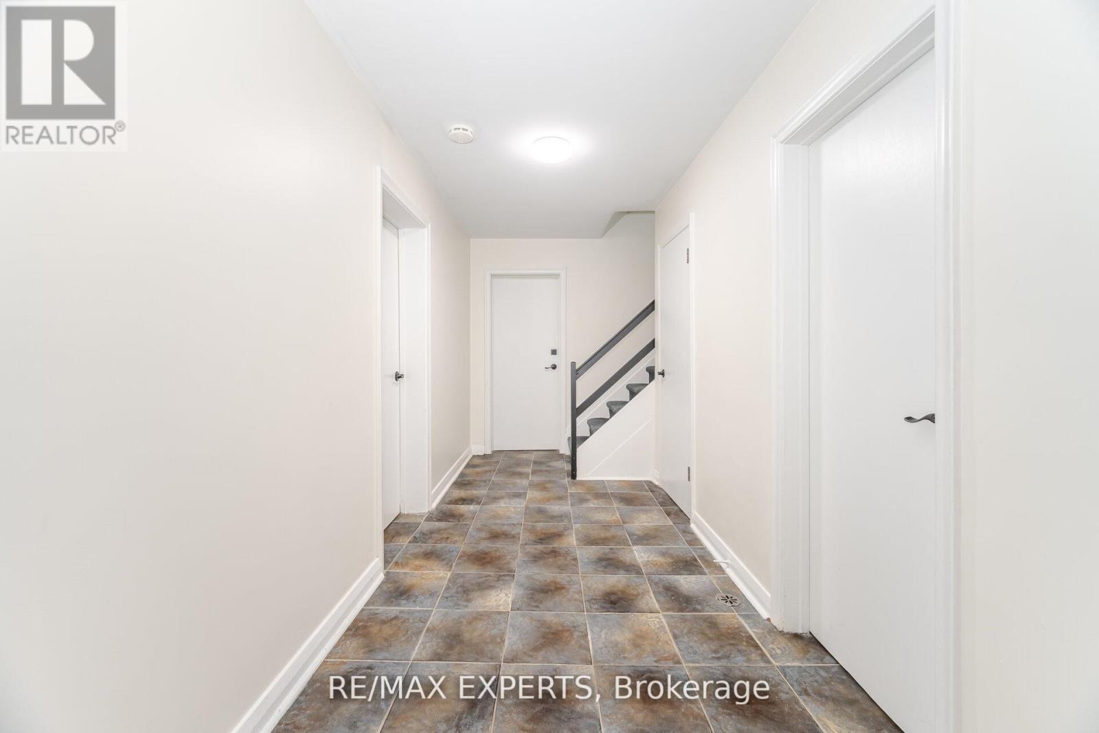 42 Cowley Avenue, Toronto, Ontario  M8B 2E3 - Photo 32 - W12663954