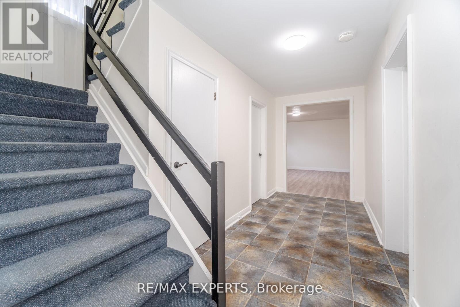 42 Cowley Avenue, Toronto, Ontario  M8B 2E3 - Photo 33 - W12663954